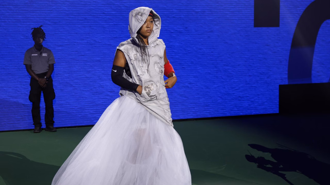 Naomi Osaka Is Leading the US Open’s Fashion Revolution Vanity Teen 虚荣青年 Naomi Osaka walks onto Arthur Ashe Stadium in a custom Who Decides War look