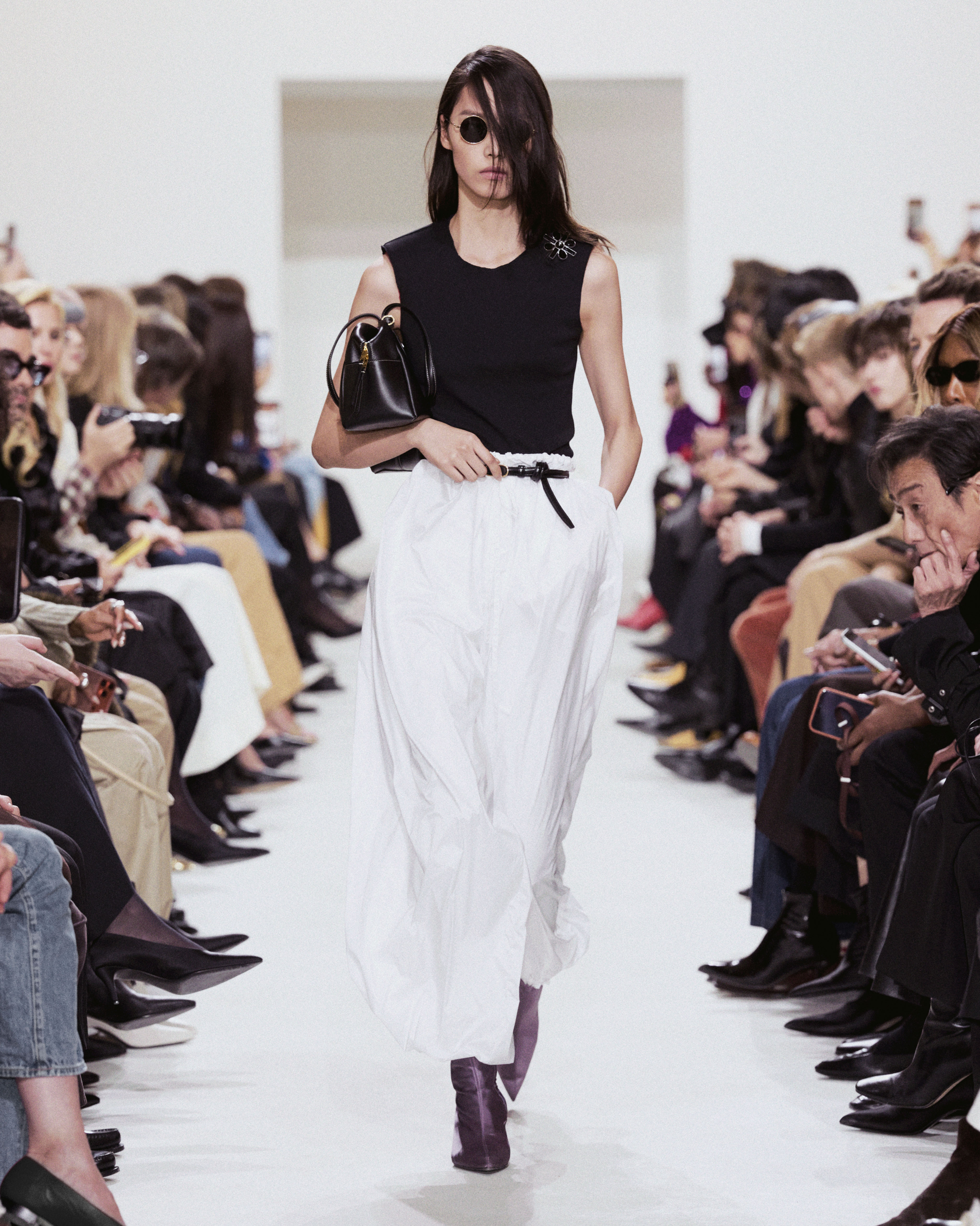 CELINE SPRING SUMMER 27 - THE CLOTHES ARE THE CHARACTER Vanity Teen CELINE SPRING SUMMER 27 - THE CLOTHES ARE THE CHARACTER CELINE SPRING SUMMER 27 - THE CLOTHES ARE THE CHARACTER Vanity Teen