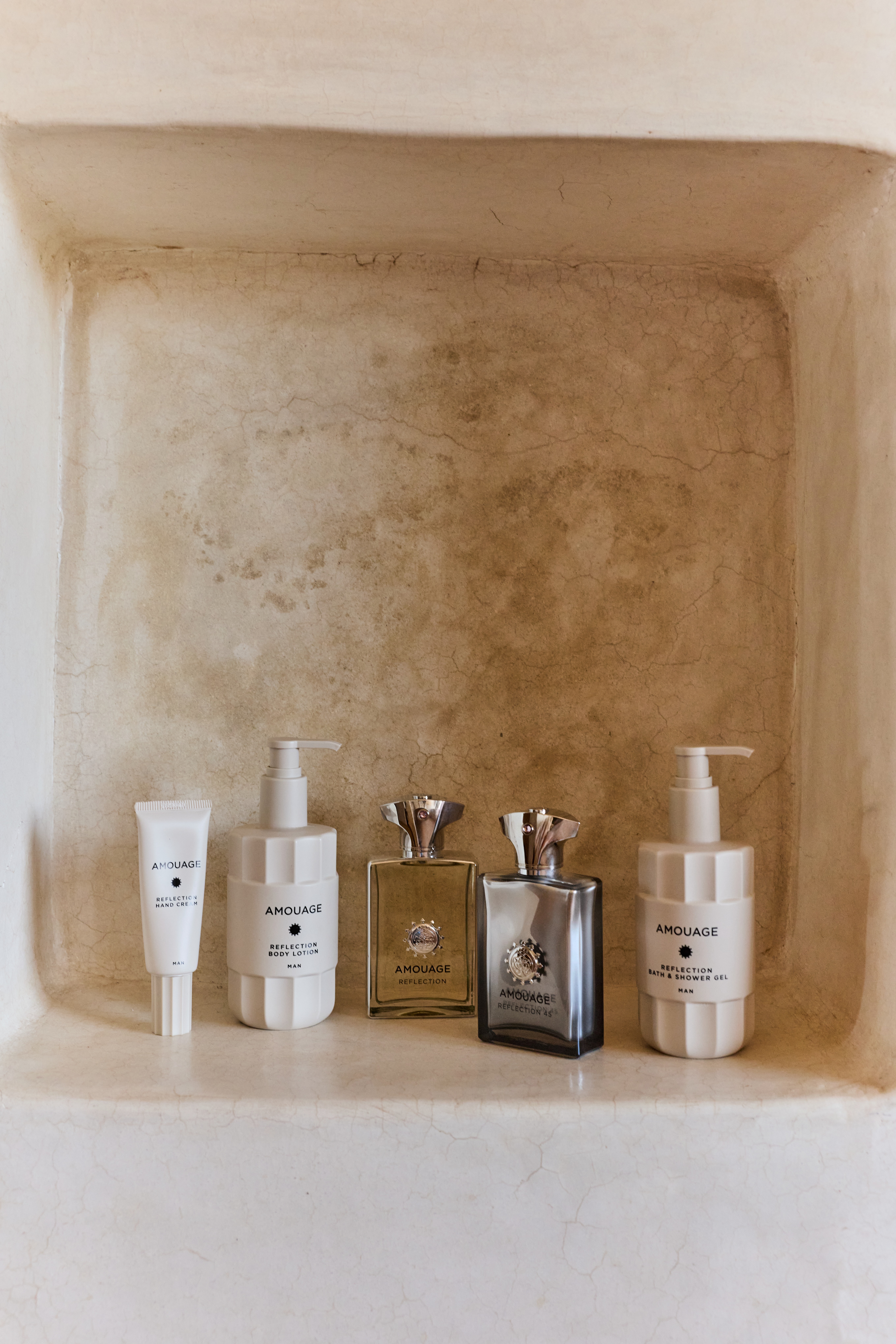 AMOUAGE TAKES FRAGRANCE BEYOND THE SKIN Vanity Teen AMOUAGE TAKES FRAGRANCE BEYOND THE SKIN AMOUAGE TAKES FRAGRANCE BEYOND THE SKIN Vanity Teen