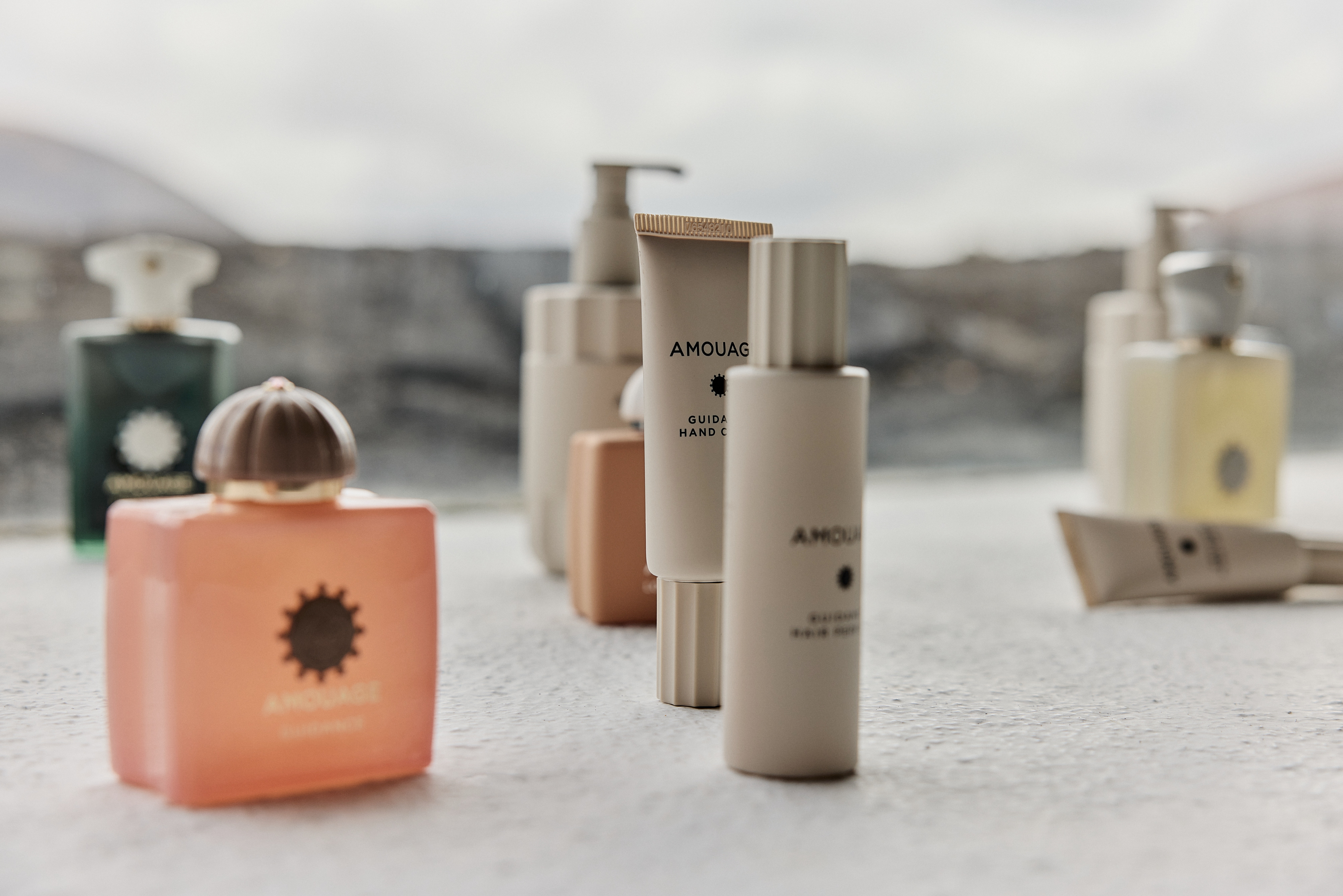AMOUAGE TAKES FRAGRANCE BEYOND THE SKIN Vanity Teen AMOUAGE TAKES FRAGRANCE BEYOND THE SKIN AMOUAGE TAKES FRAGRANCE BEYOND THE SKIN Vanity Teen