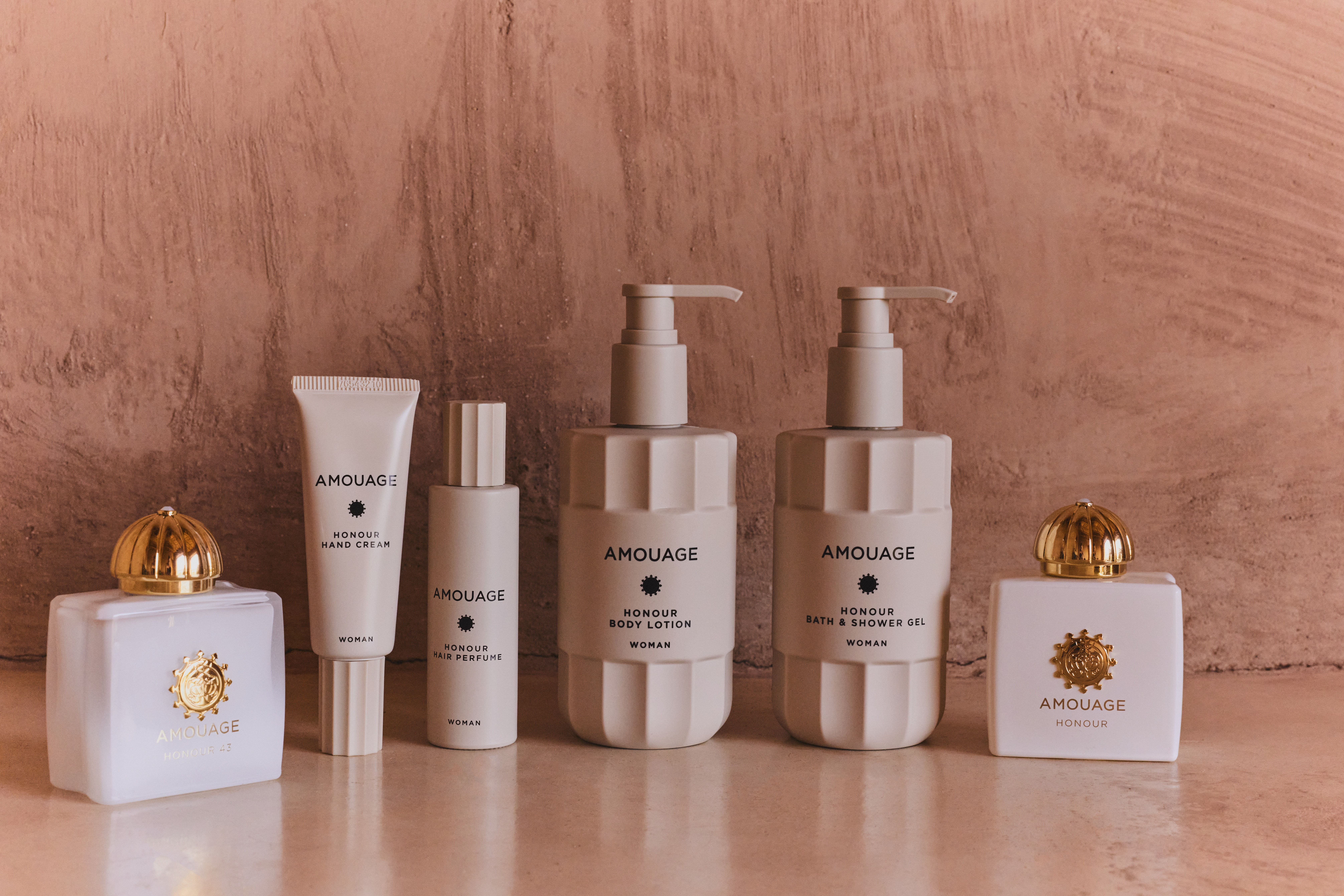 AMOUAGE TAKES FRAGRANCE BEYOND THE SKIN Vanity Teen AMOUAGE TAKES FRAGRANCE BEYOND THE SKIN AMOUAGE TAKES FRAGRANCE BEYOND THE SKIN Vanity Teen
