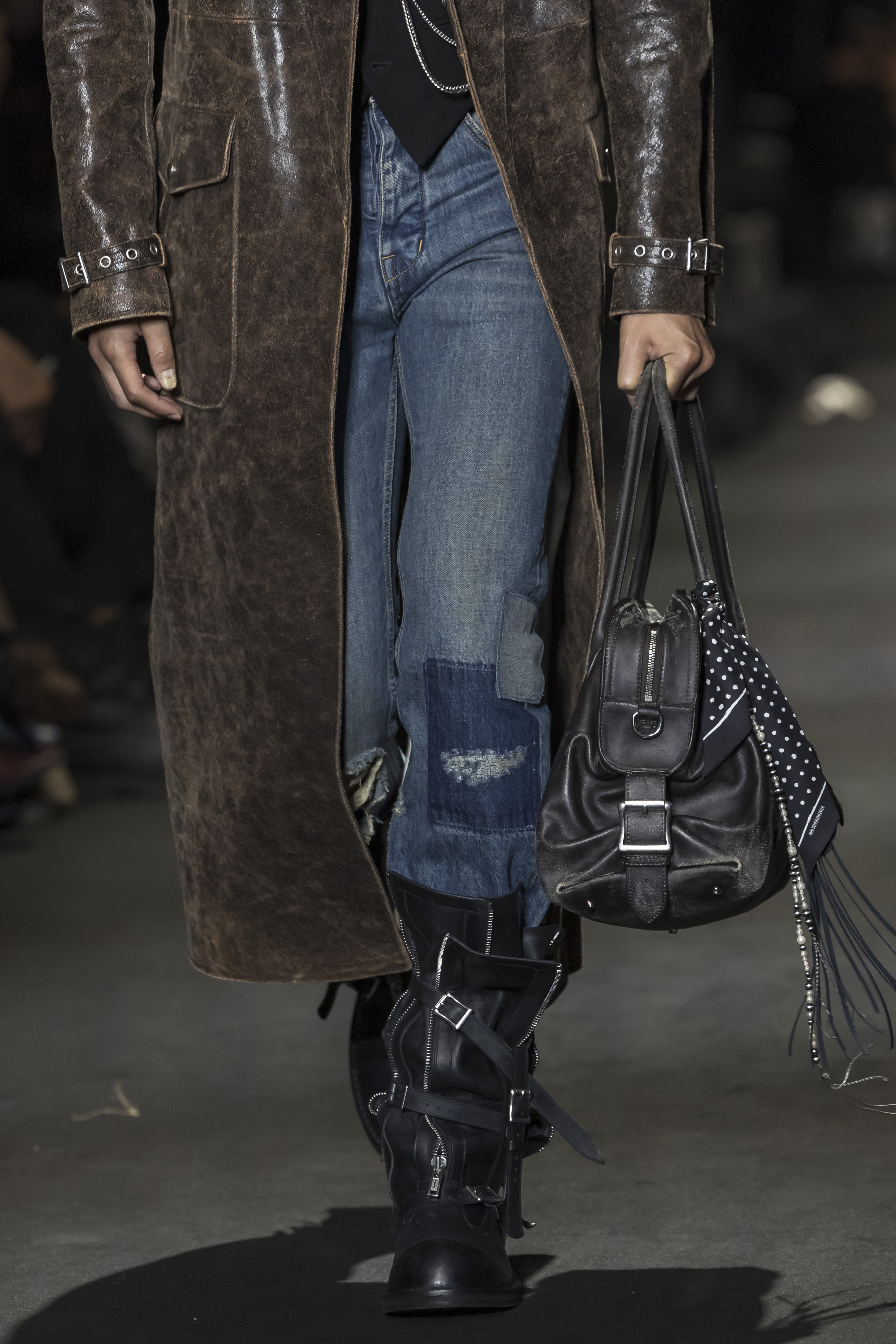 Ann Demeulemeester SS27 Was Born from the Dust of the Desert Vanity Teen Ann Demeulemeester SS27 Was Born from the Dust of the Desert Ann Demeulemeester SS27 Was Born from the Dust of the Desert Vanity Teen