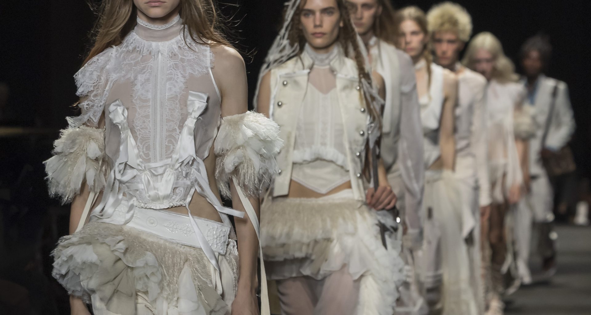 Ann Demeulemeester SS27 Was Born from the Dust of the Desert Ann Demeulemeester SS27 Was Born from the Dust of the Desert Vanity Teen