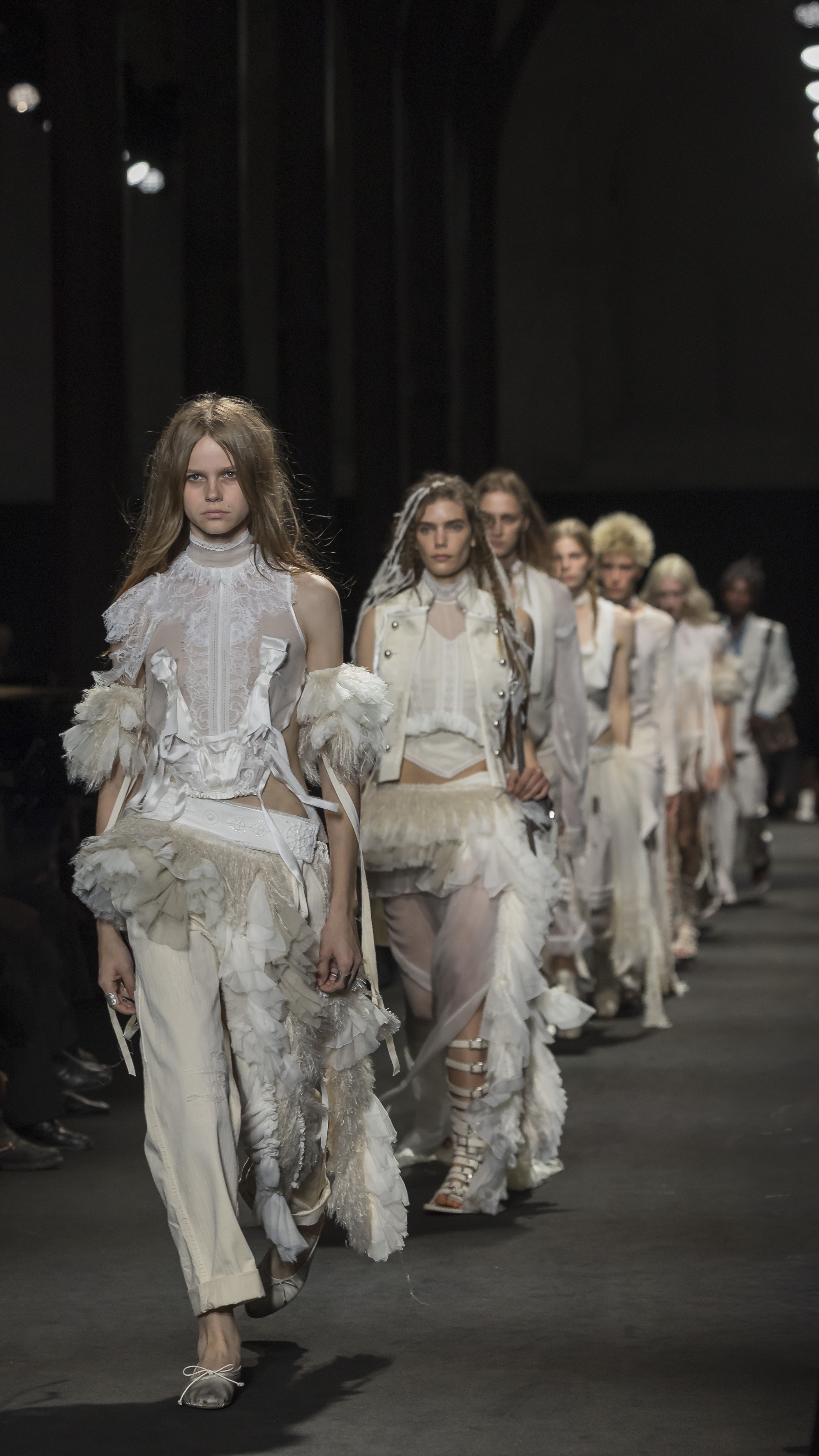 Ann Demeulemeester SS27 Was Born from the Dust of the Desert Ann Demeulemeester SS27 Was Born from the Dust of the Desert Vanity Teen
