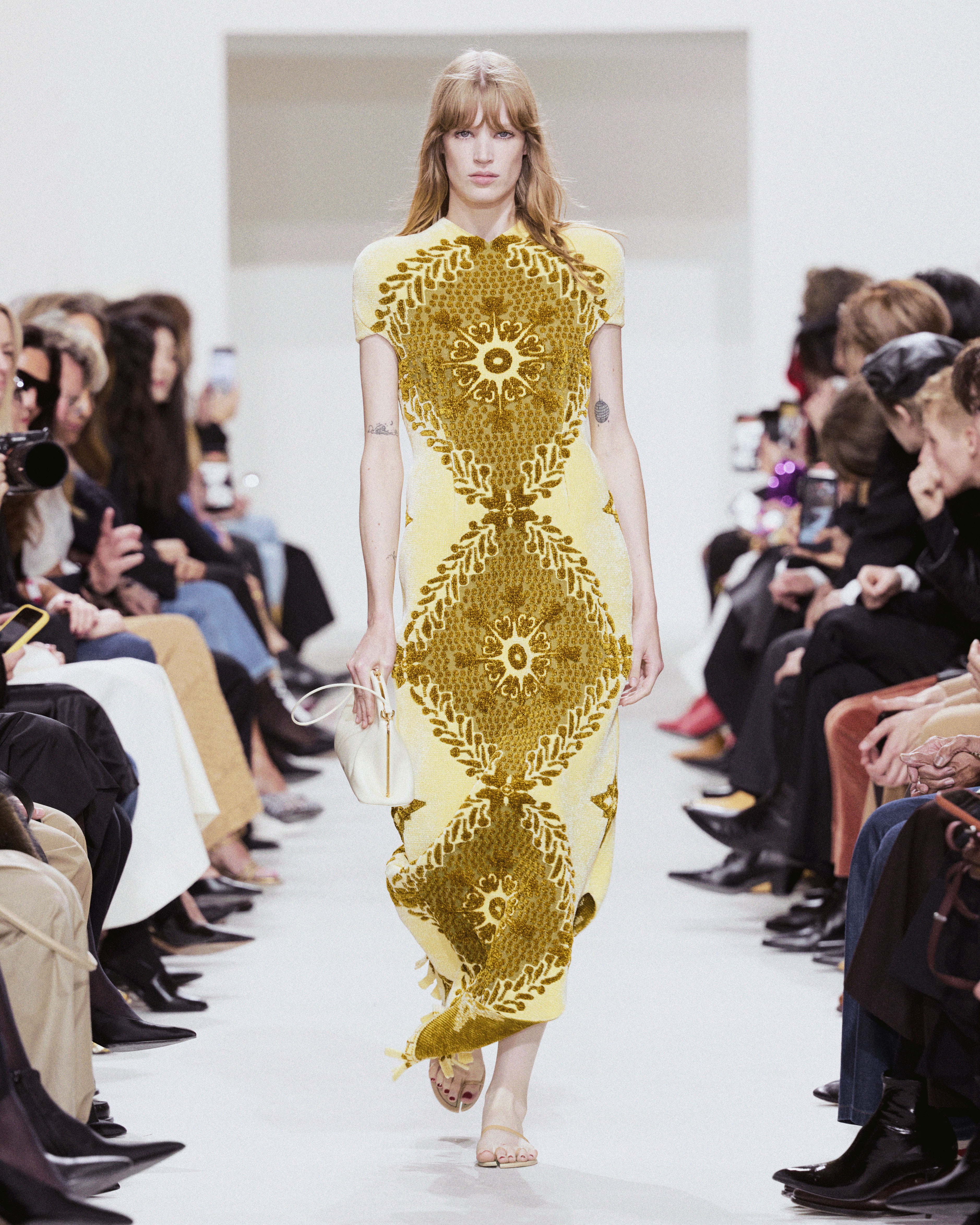 CELINE SPRING SUMMER 27 - THE CLOTHES ARE THE CHARACTER Vanity Teen CELINE SPRING SUMMER 27 - THE CLOTHES ARE THE CHARACTER CELINE SPRING SUMMER 27 - THE CLOTHES ARE THE CHARACTER Vanity Teen