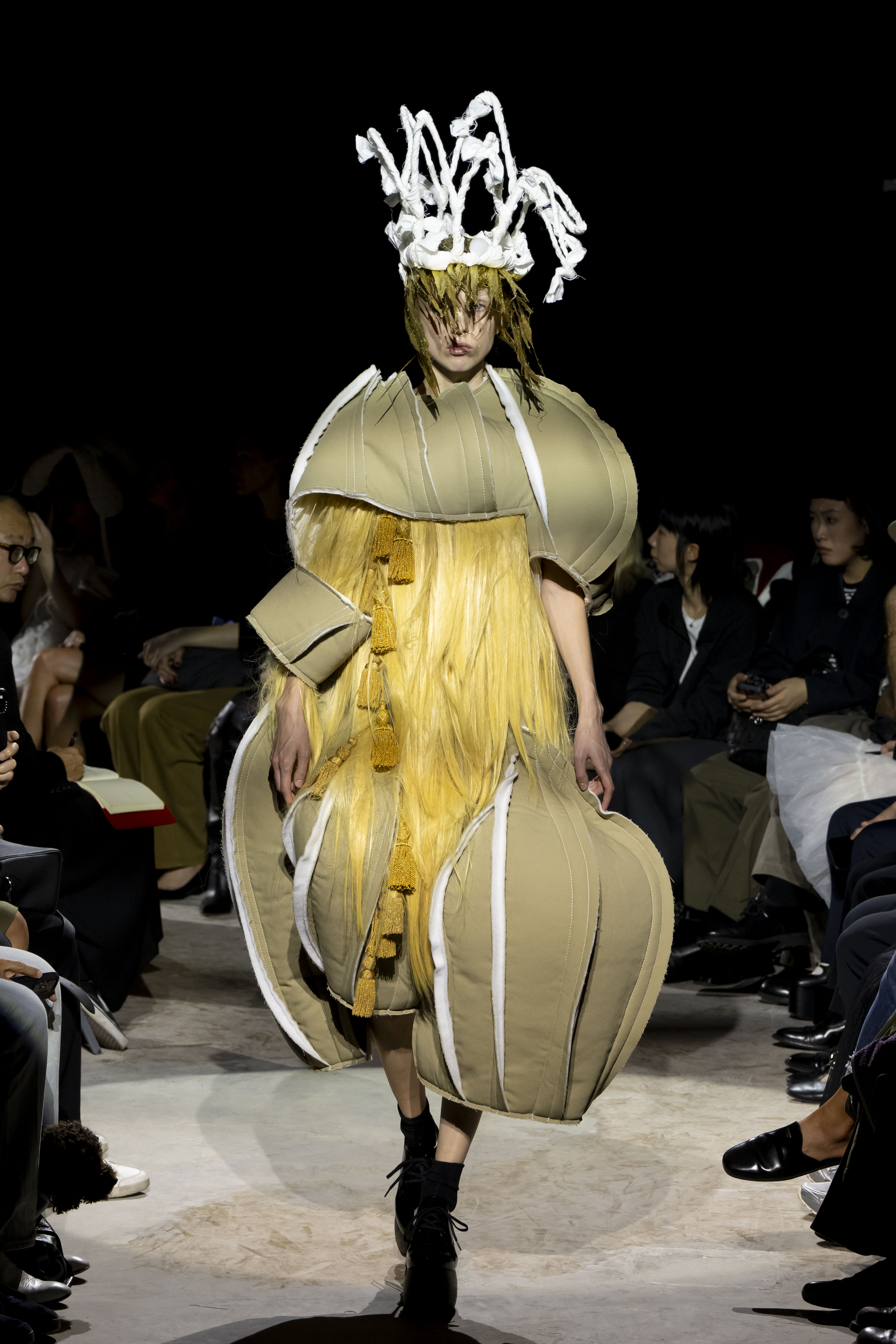 Comme des Garçons SS27: Royalty Is a Fairytale Now Vanity Teen Comme des Garçons SS27