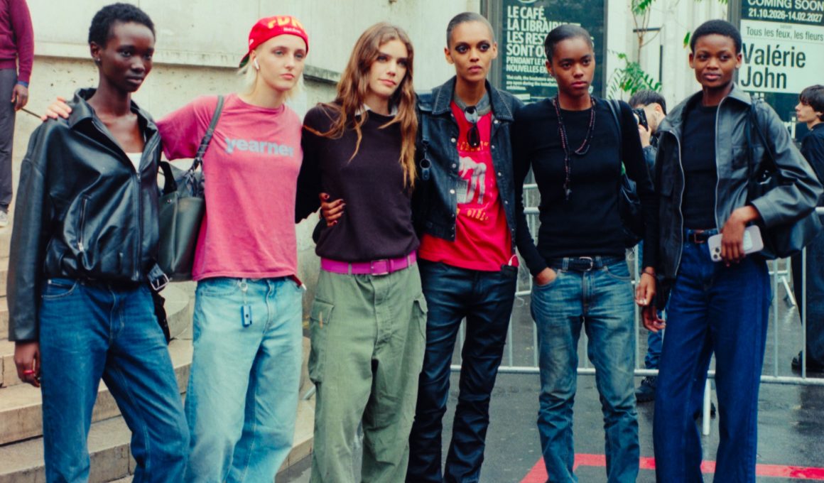 MODELS OFF DUTY – NO REHEARSAL MODELS OFF DUTY – NO REHEARSAL Vanity Teen