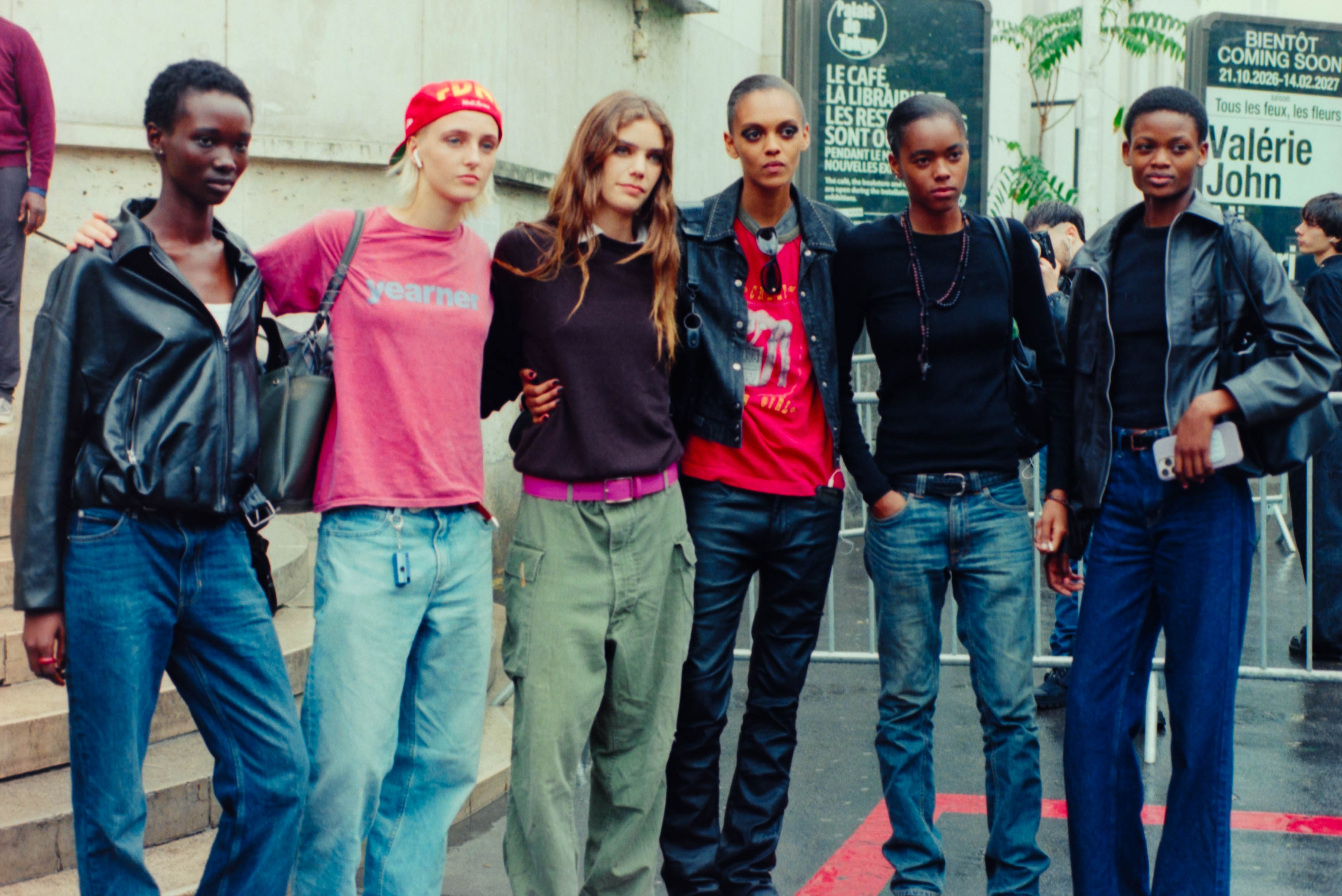 MODELS OFF DUTY – NO REHEARSAL MODELS OFF DUTY – NO REHEARSAL Vanity Teen