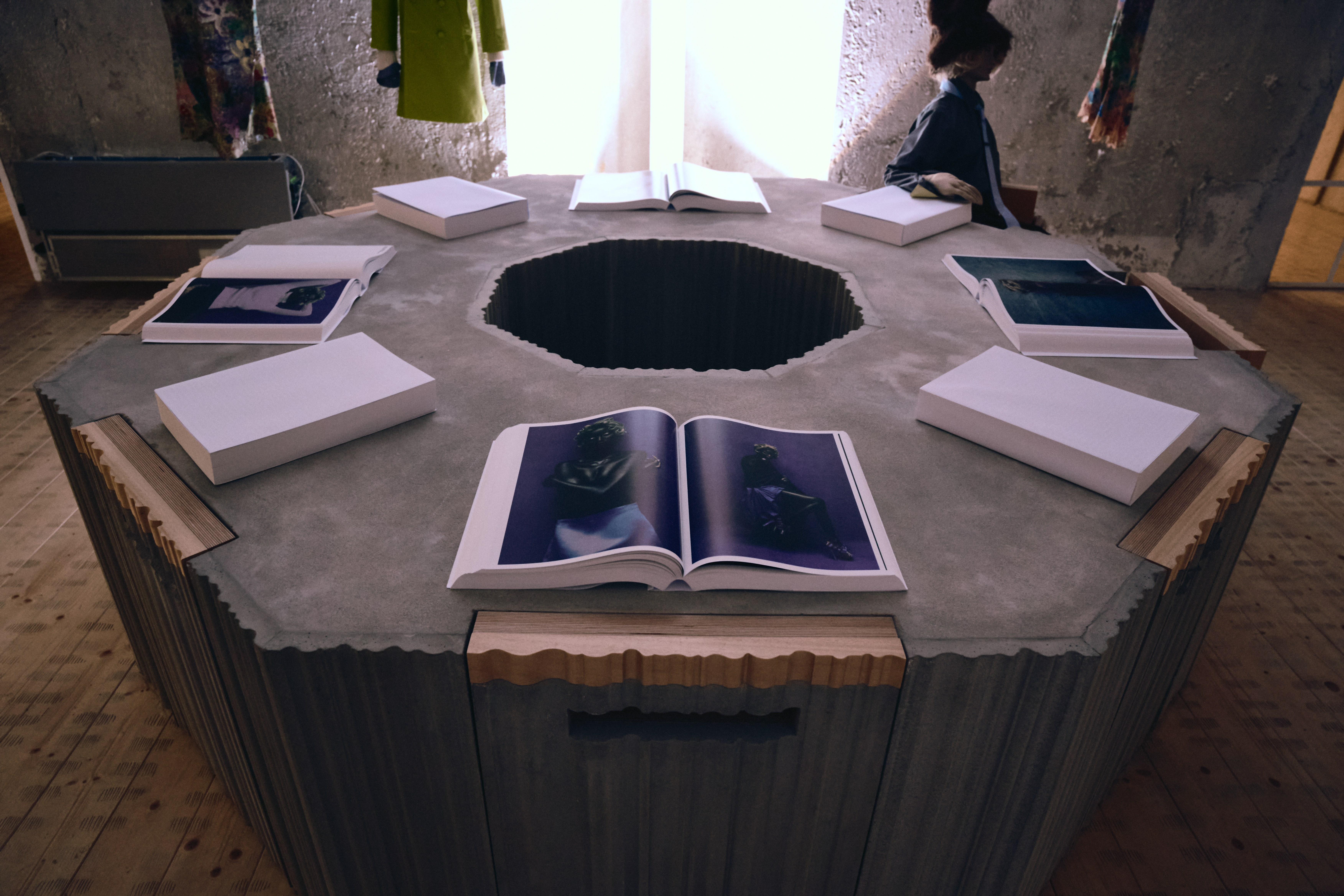 Francesco Risso’s Bureau of Imagination SS27 Celebrates the Launch of Carlos Nazario’s A Silver Lining Vanity Teen Francesco Risso’s Bureau of Imagination SS27 Celebrates the Launch of Carlos Nazario’s A Silver Lining Francesco Risso’s Bureau of Imagination SS27 Celebrates the Launch of Carlos Nazario’s A Silver Lining Vanity Teen