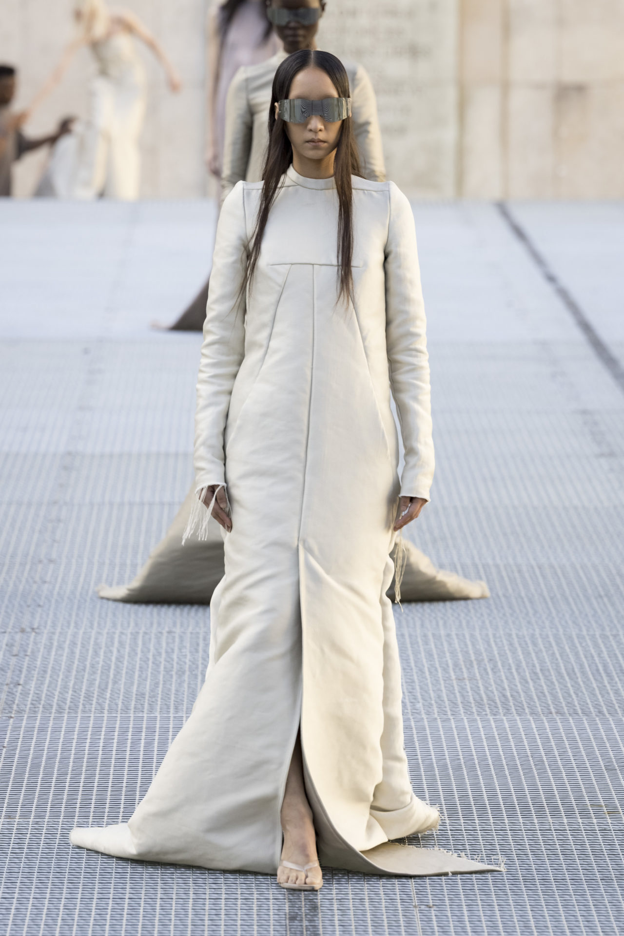 RICK OWENS SPRING/SUMMER 2027: WHO IS THE MUSE NOW? Vanity Teen Model on the runway at the Rick Owens fashion show in Paris, Spring Summer 2027 Ready To Wear Fashion Week, Runway Look #001