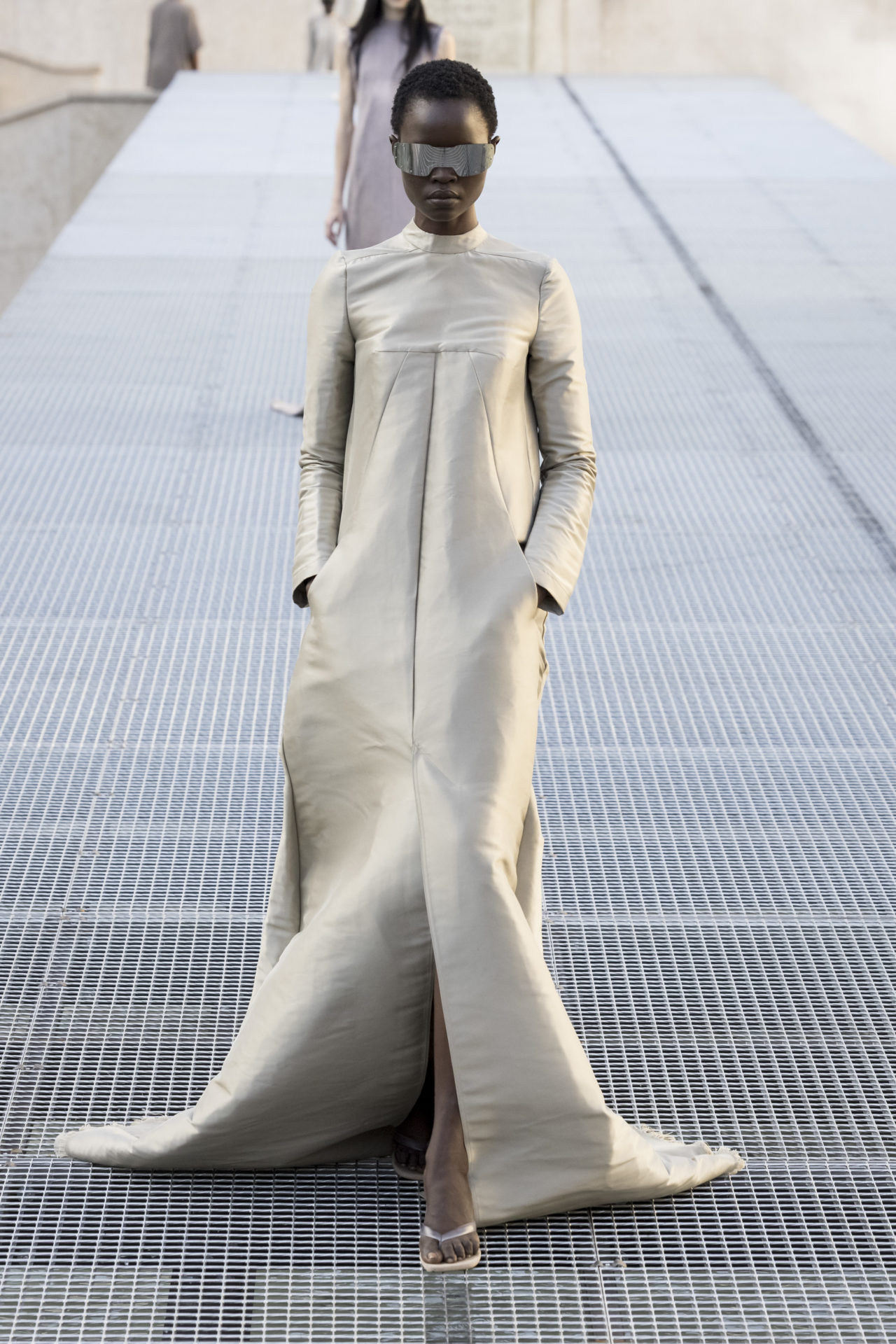 RICK OWENS SPRING/SUMMER 2027: WHO IS THE MUSE NOW? Vanity Teen Model on the runway at the Rick Owens fashion show in Paris, Spring Summer 2027 Ready To Wear Fashion Week, Runway Look #002