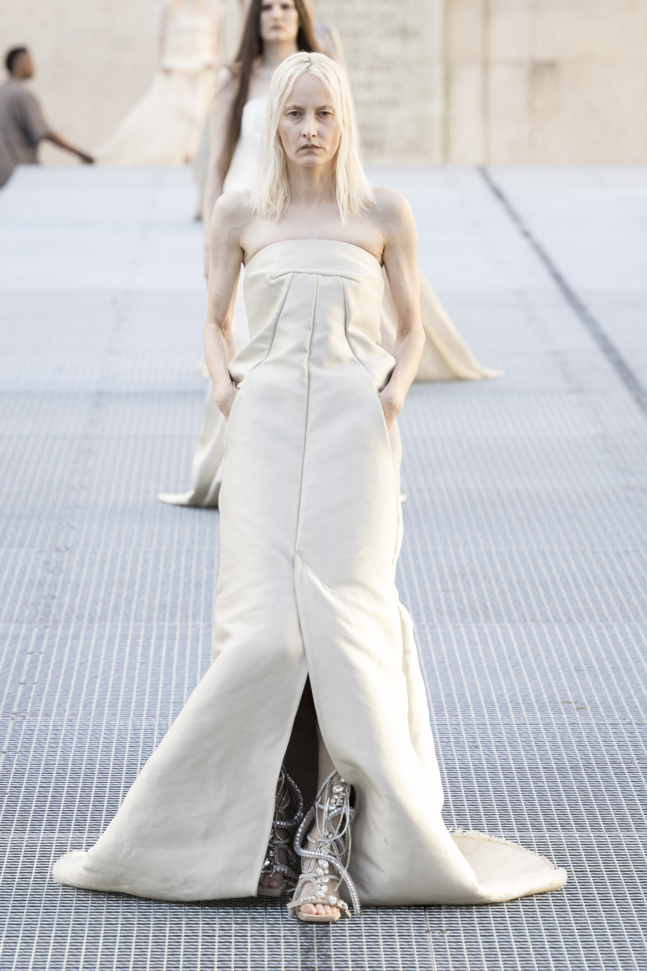 RICK OWENS SPRING/SUMMER 2027: WHO IS THE MUSE NOW? Vanity Teen Model on the runway at the Rick Owens fashion show in Paris, Spring Summer 2027 Ready To Wear Fashion Week, Runway Look #004