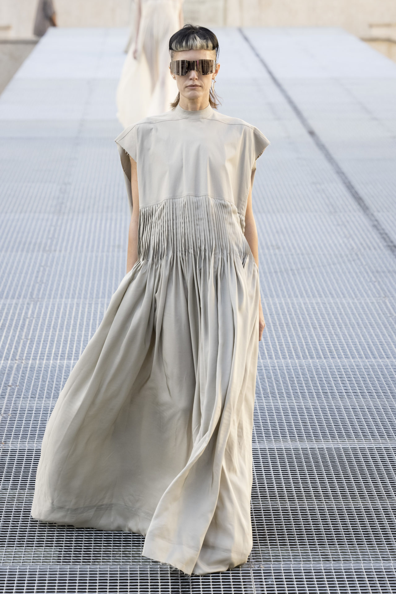 RICK OWENS SPRING/SUMMER 2027: WHO IS THE MUSE NOW? Vanity Teen Model on the runway at the Rick Owens fashion show in Paris, Spring Summer 2027 Ready To Wear Fashion Week, Runway Look #007
