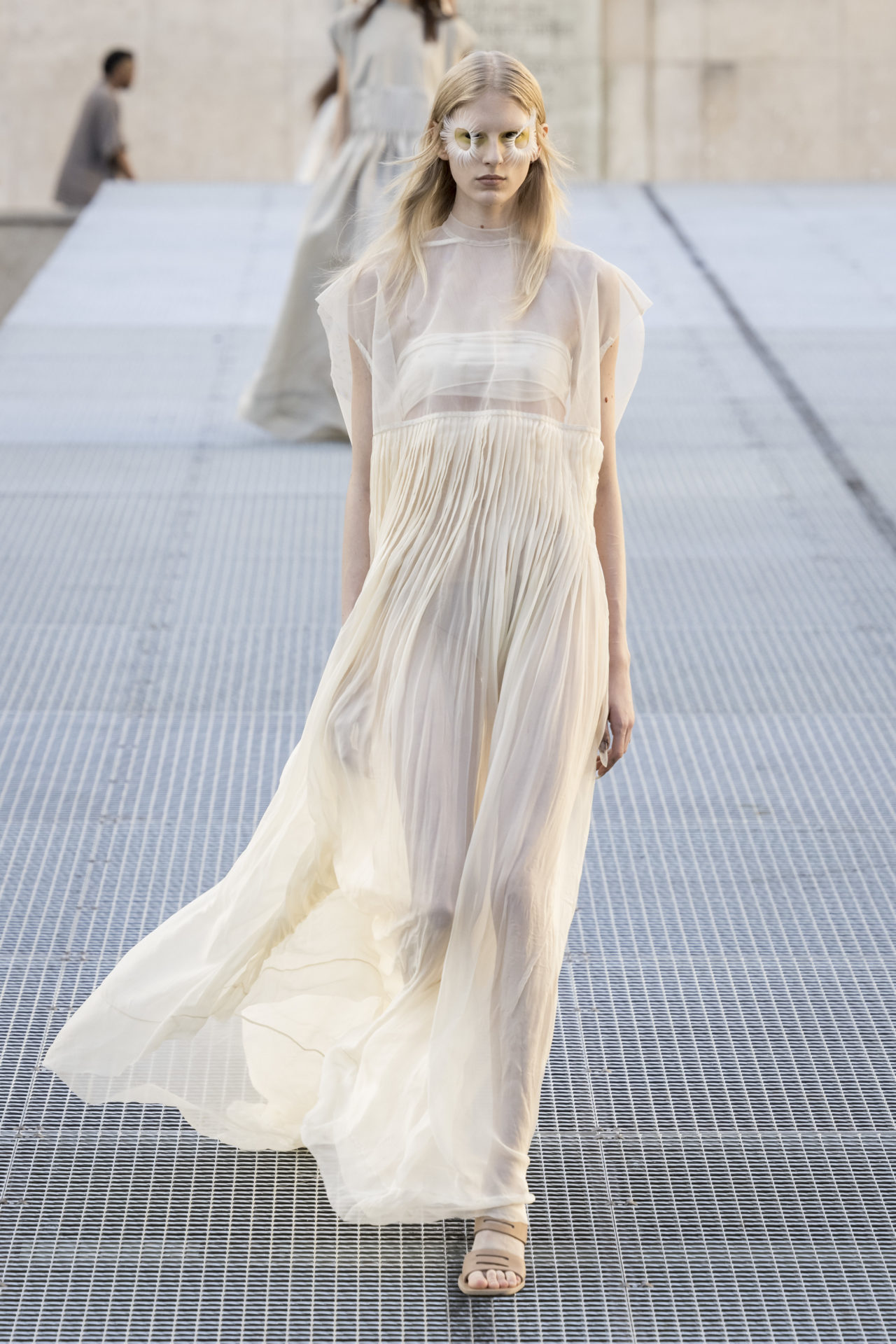 RICK OWENS SPRING/SUMMER 2027: WHO IS THE MUSE NOW? Vanity Teen Model on the runway at the Rick Owens fashion show in Paris, Spring Summer 2027 Ready To Wear Fashion Week, Runway Look #008