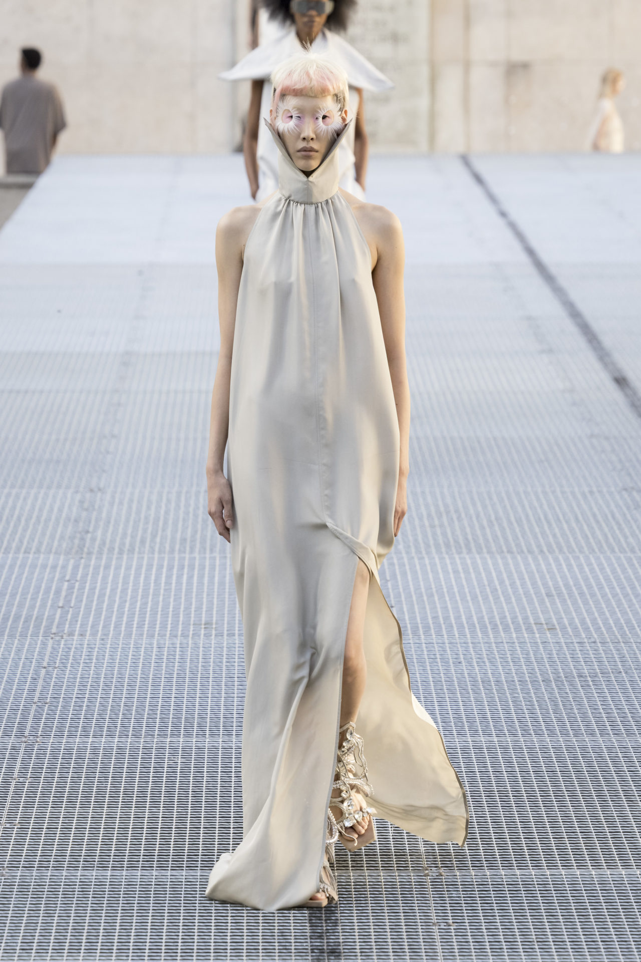 RICK OWENS SPRING/SUMMER 2027: WHO IS THE MUSE NOW? Vanity Teen Model on the runway at the Rick Owens fashion show in Paris, Spring Summer 2027 Ready To Wear Fashion Week, Runway Look #014