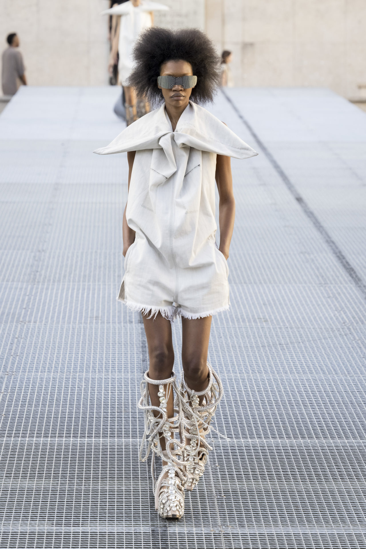 RICK OWENS SPRING/SUMMER 2027: WHO IS THE MUSE NOW? Vanity Teen Model on the runway at the Rick Owens fashion show in Paris, Spring Summer 2027 Ready To Wear Fashion Week, Runway Look #015