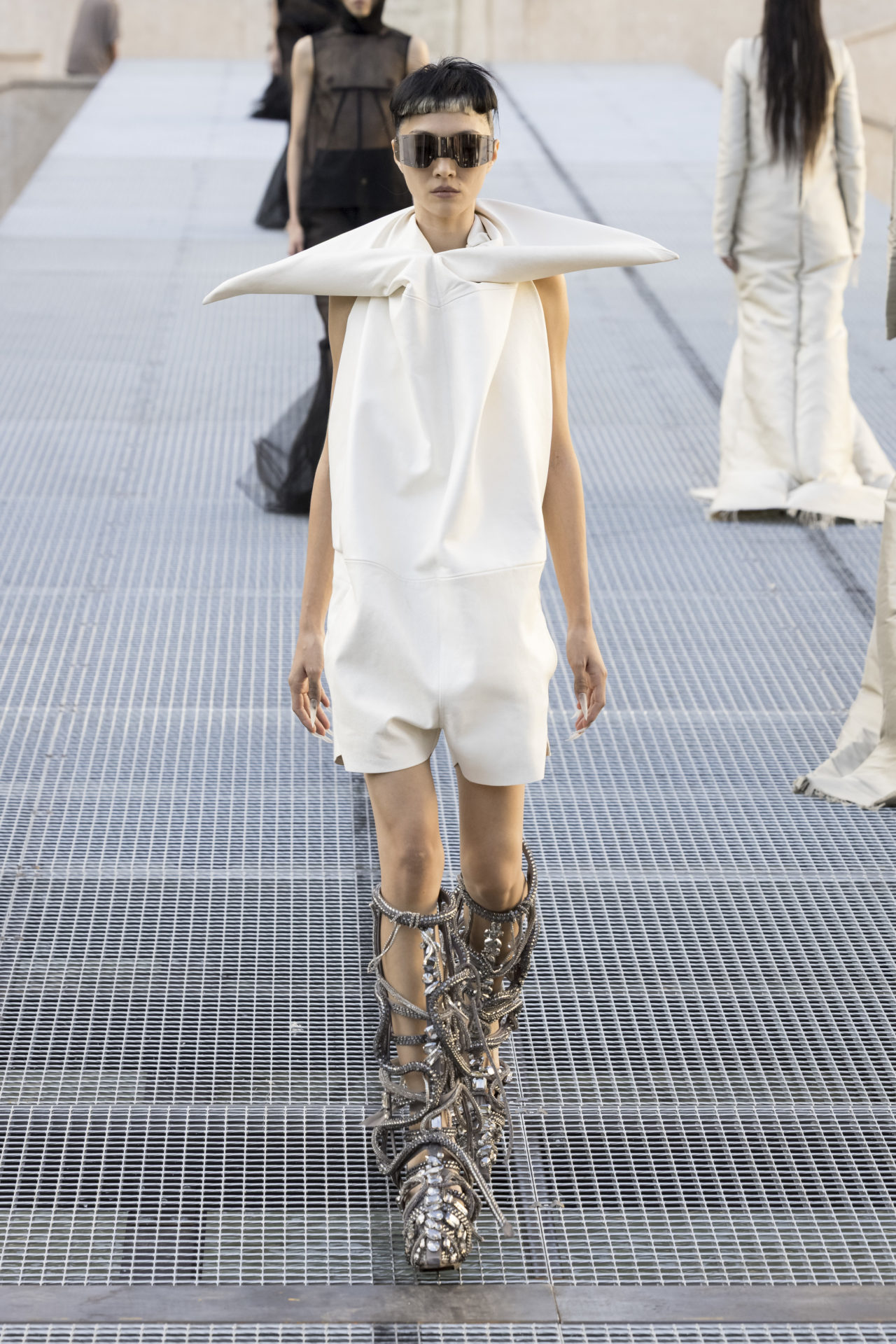 RICK OWENS SPRING/SUMMER 2027: WHO IS THE MUSE NOW? Vanity Teen Model on the runway at the Rick Owens fashion show in Paris, Spring Summer 2027 Ready To Wear Fashion Week, Runway Look #016