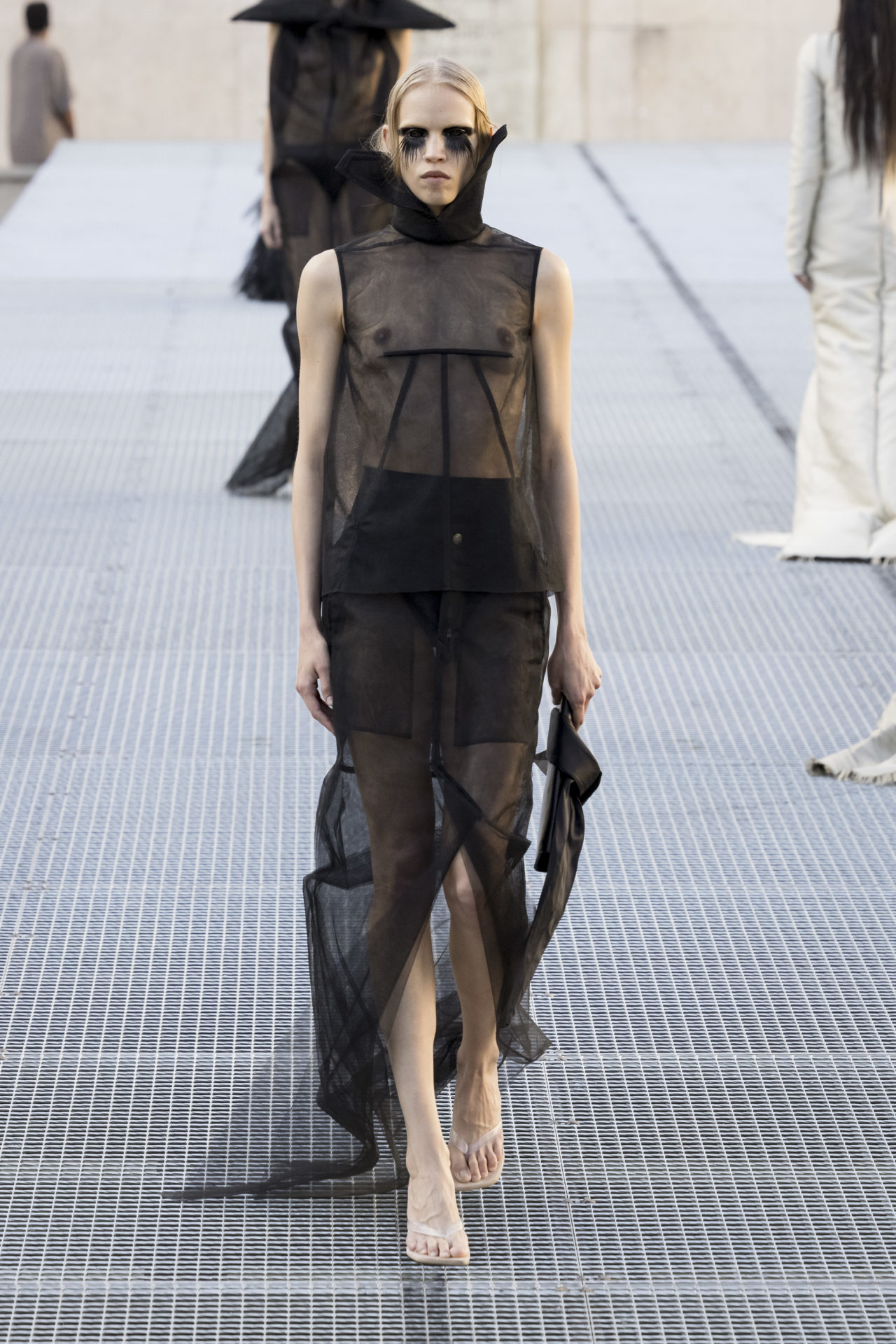 RICK OWENS SPRING/SUMMER 2027: WHO IS THE MUSE NOW? Vanity Teen Model on the runway at the Rick Owens fashion show in Paris, Spring Summer 2027 Ready To Wear Fashion Week, Runway Look #017