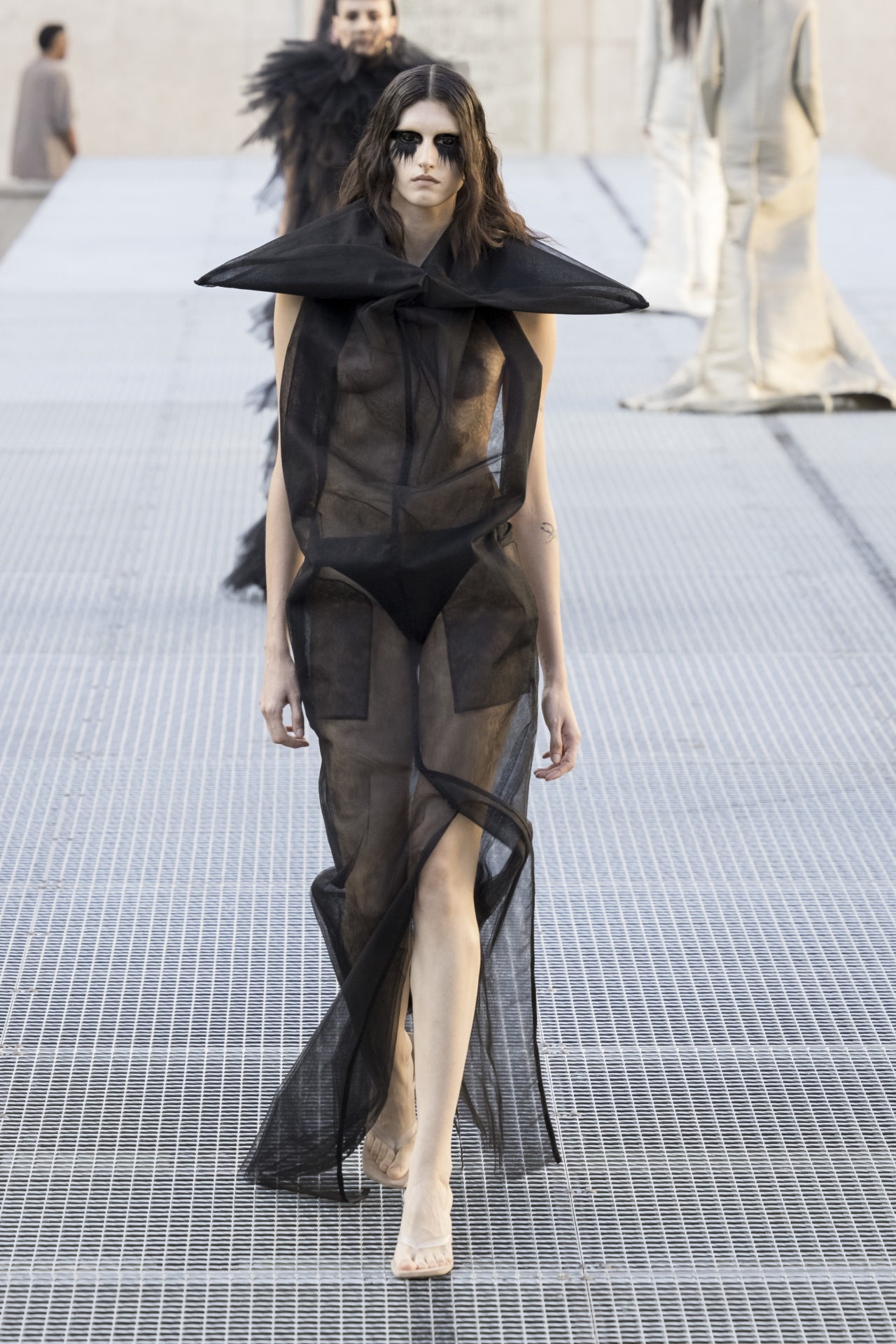 RICK OWENS SPRING/SUMMER 2027: WHO IS THE MUSE NOW? Vanity Teen Model on the runway at the Rick Owens fashion show in Paris, Spring Summer 2027 Ready To Wear Fashion Week, Runway Look #018