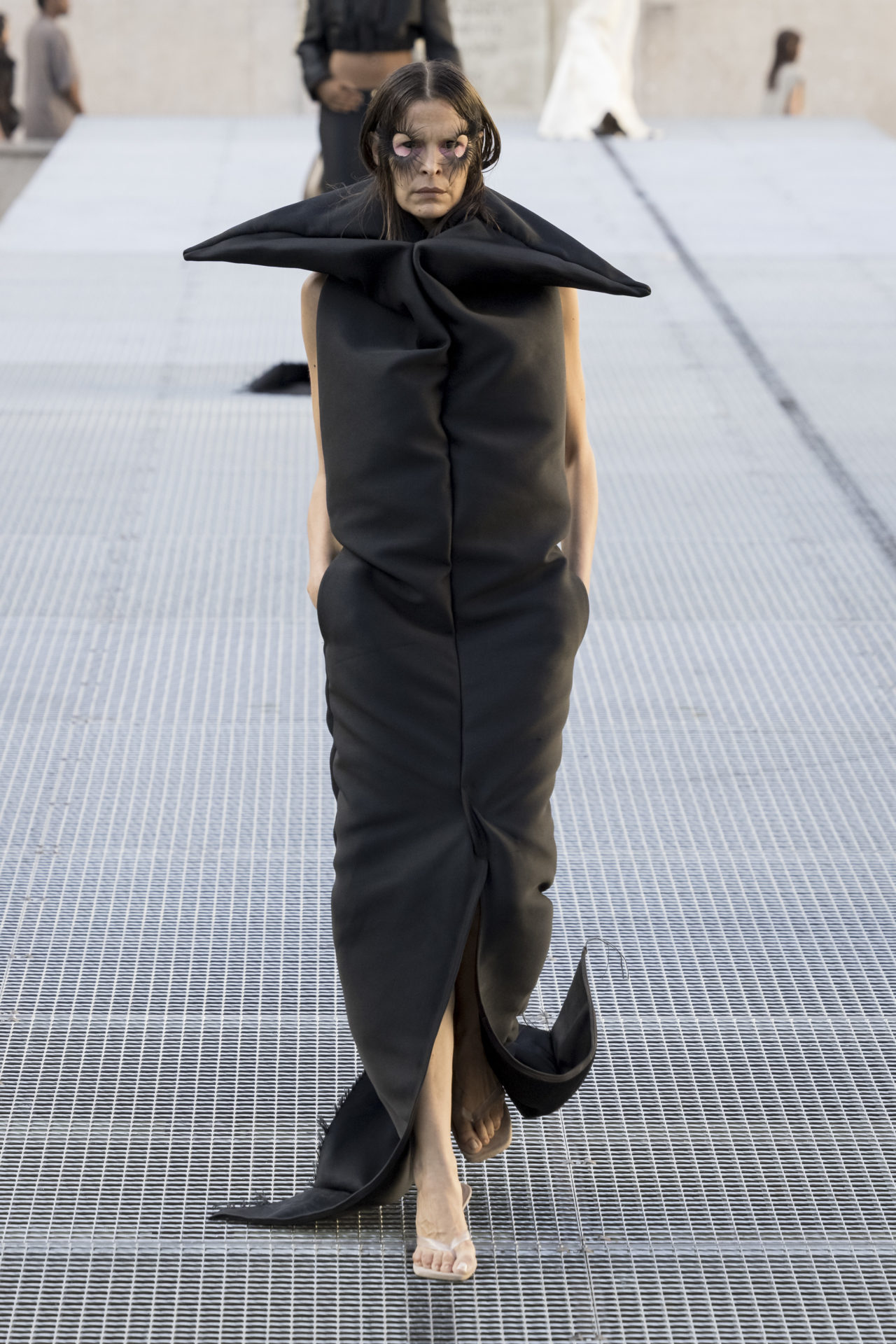 RICK OWENS SPRING/SUMMER 2027: WHO IS THE MUSE NOW? Vanity Teen Model on the runway at the Rick Owens fashion show in Paris, Spring Summer 2027 Ready To Wear Fashion Week, Runway Look #023
