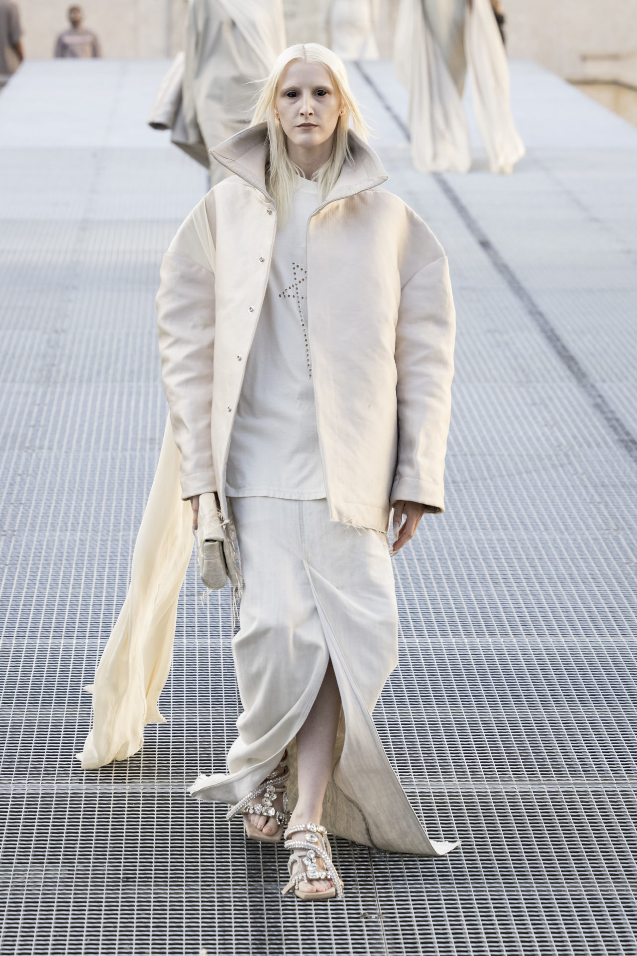 RICK OWENS SPRING/SUMMER 2027: WHO IS THE MUSE NOW? Vanity Teen Model on the runway at the Rick Owens fashion show in Paris, Spring Summer 2027 Ready To Wear Fashion Week, Runway Look #026