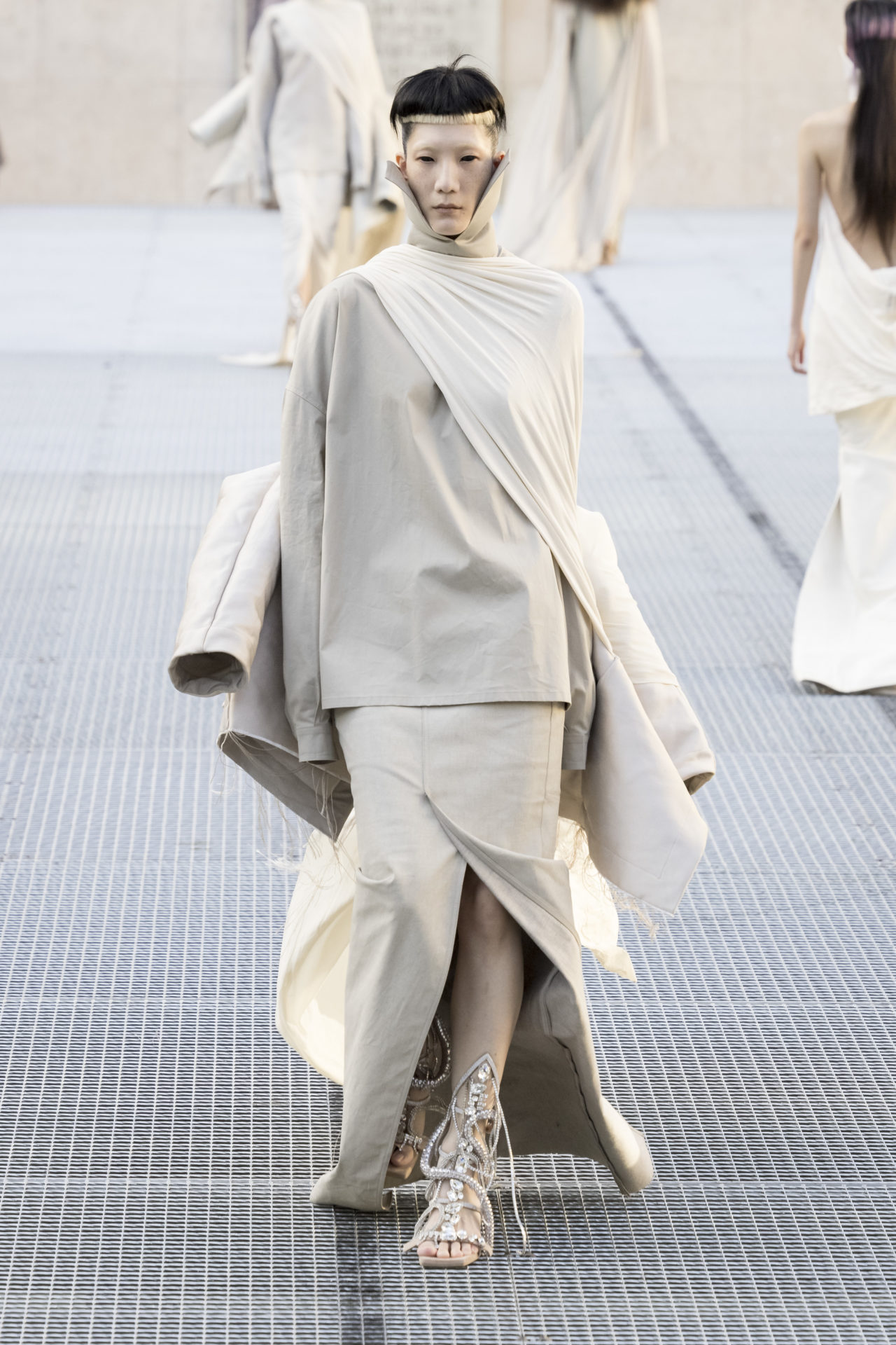 RICK OWENS SPRING/SUMMER 2027: WHO IS THE MUSE NOW? Vanity Teen Model on the runway at the Rick Owens fashion show in Paris, Spring Summer 2027 Ready To Wear Fashion Week, Runway Look #027
