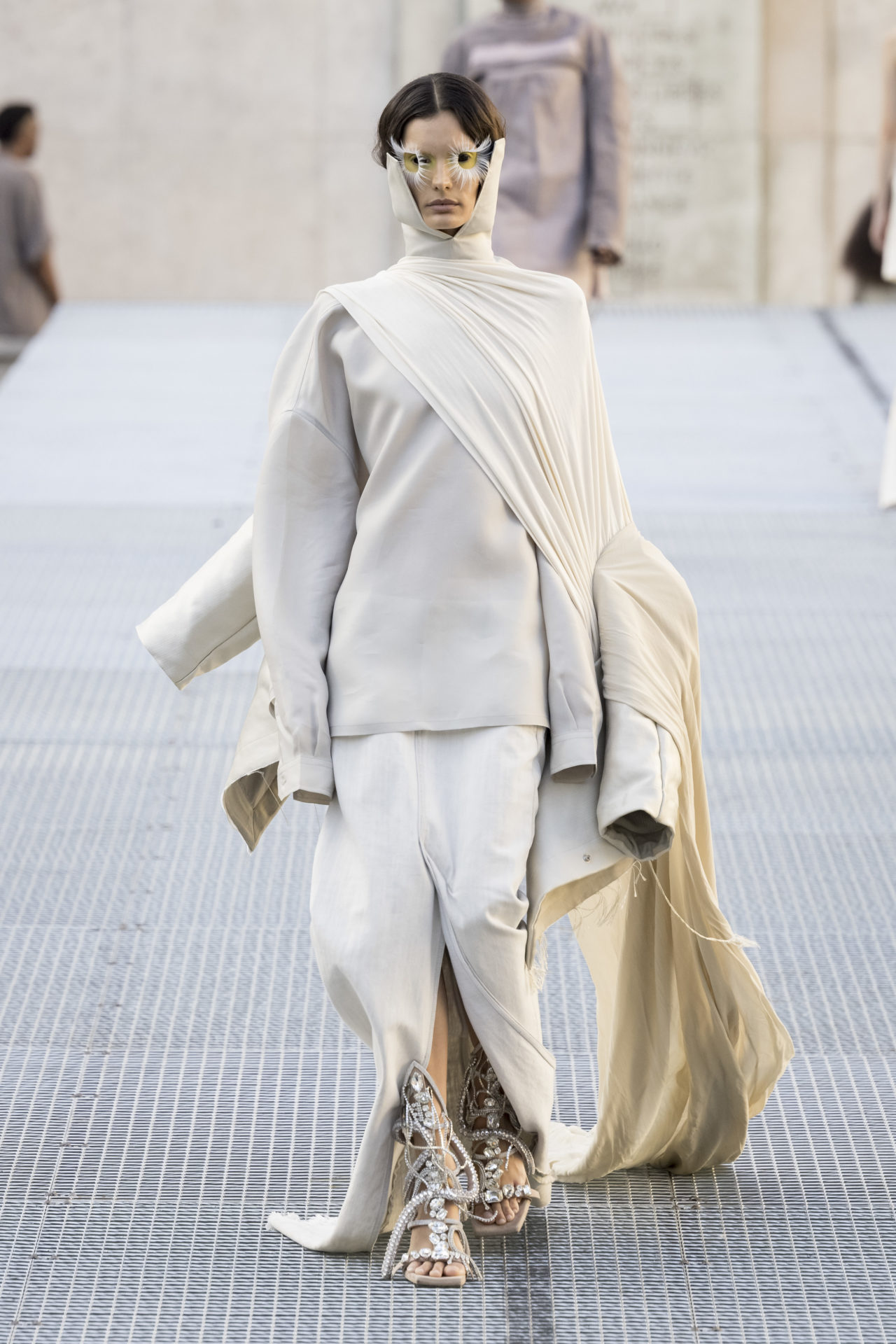 RICK OWENS SPRING/SUMMER 2027: WHO IS THE MUSE NOW? Vanity Teen Model on the runway at the Rick Owens fashion show in Paris, Spring Summer 2027 Ready To Wear Fashion Week, Runway Look #028