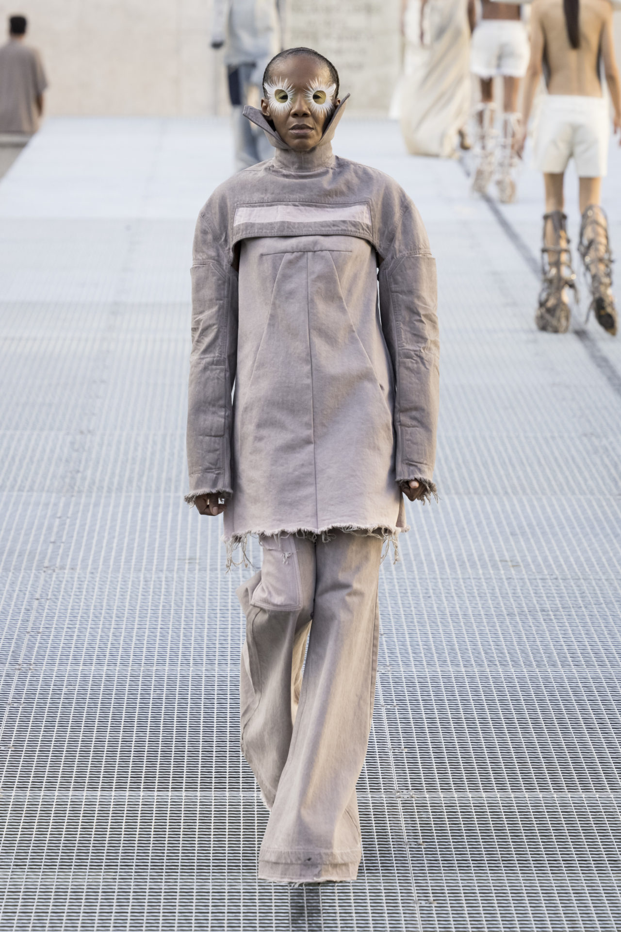 RICK OWENS SPRING/SUMMER 2027: WHO IS THE MUSE NOW? Vanity Teen Model on the runway at the Rick Owens fashion show in Paris, Spring Summer 2027 Ready To Wear Fashion Week, Runway Look #029