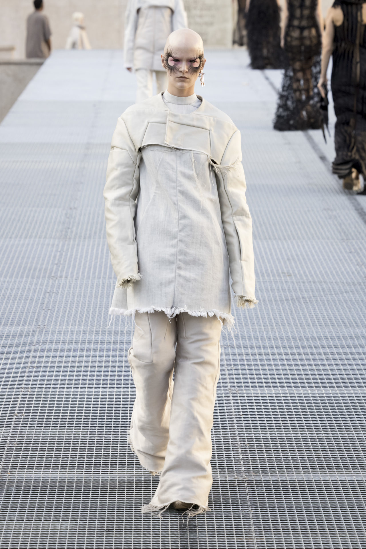 RICK OWENS SPRING/SUMMER 2027: WHO IS THE MUSE NOW? Vanity Teen Model on the runway at the Rick Owens fashion show in Paris, Spring Summer 2027 Ready To Wear Fashion Week, Runway Look #031
