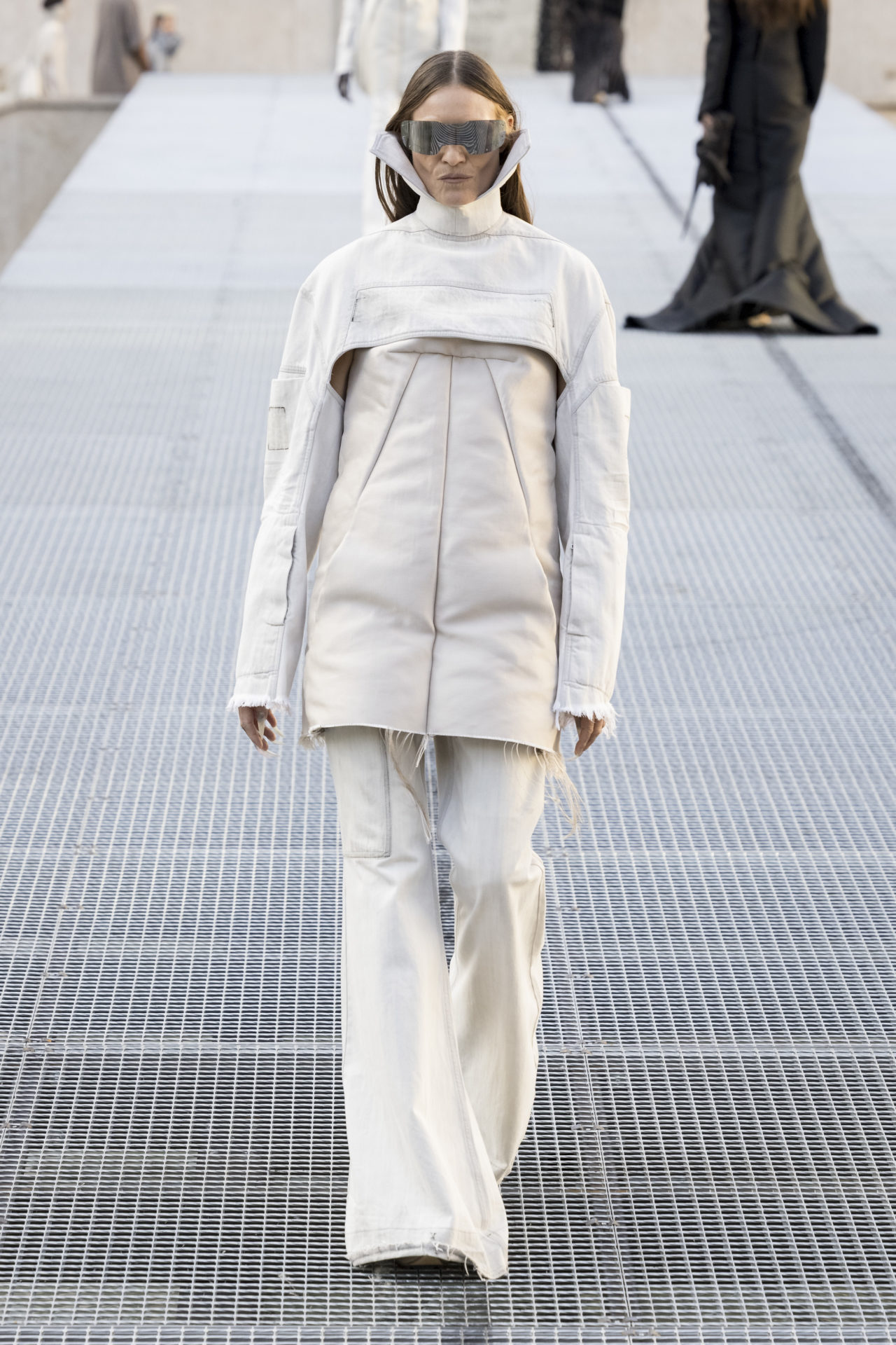 RICK OWENS SPRING/SUMMER 2027: WHO IS THE MUSE NOW? Vanity Teen Model on the runway at the Rick Owens fashion show in Paris, Spring Summer 2027 Ready To Wear Fashion Week, Runway Look #032