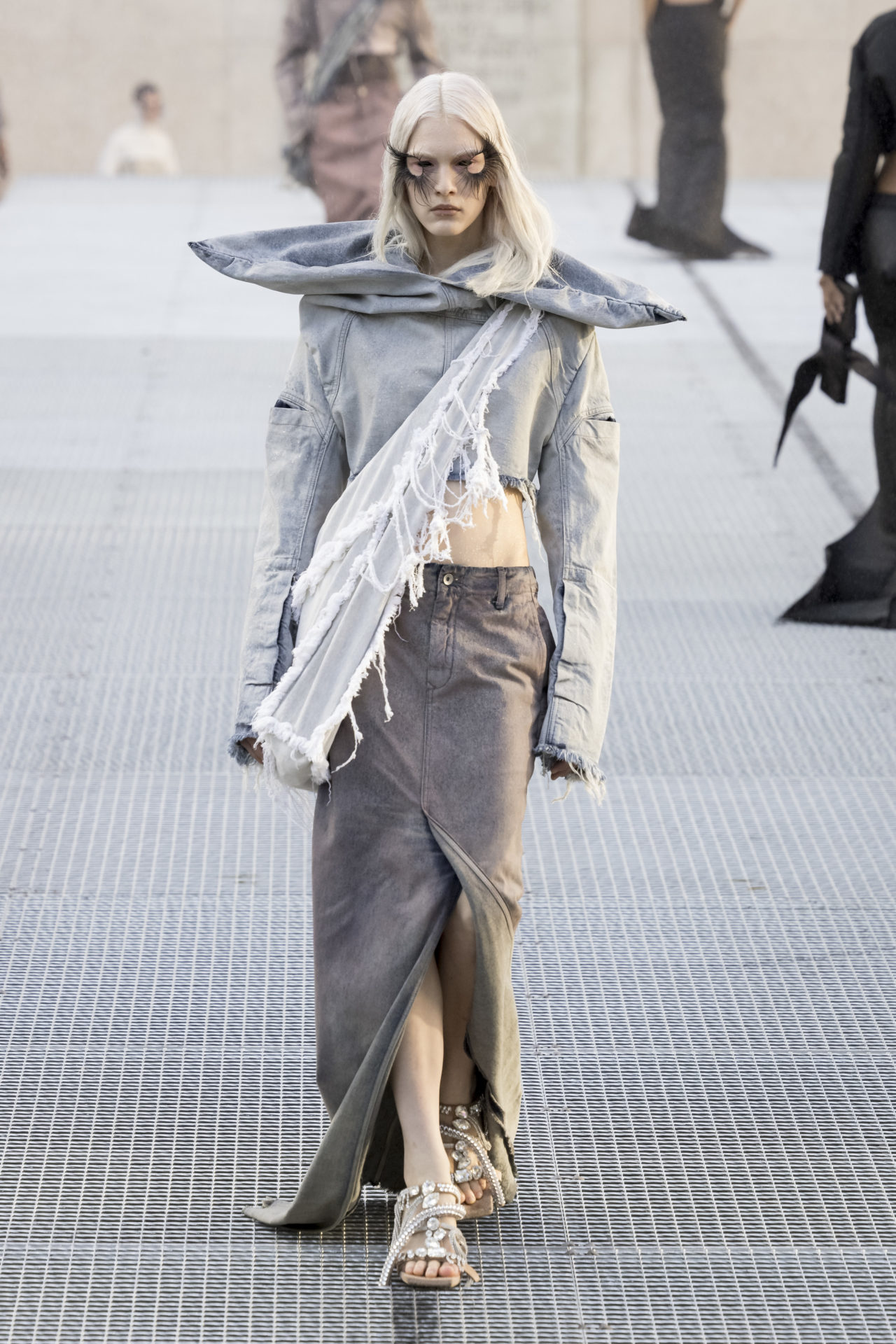 RICK OWENS SPRING/SUMMER 2027: WHO IS THE MUSE NOW? Vanity Teen Model on the runway at the Rick Owens fashion show in Paris, Spring Summer 2027 Ready To Wear Fashion Week, Runway Look #037