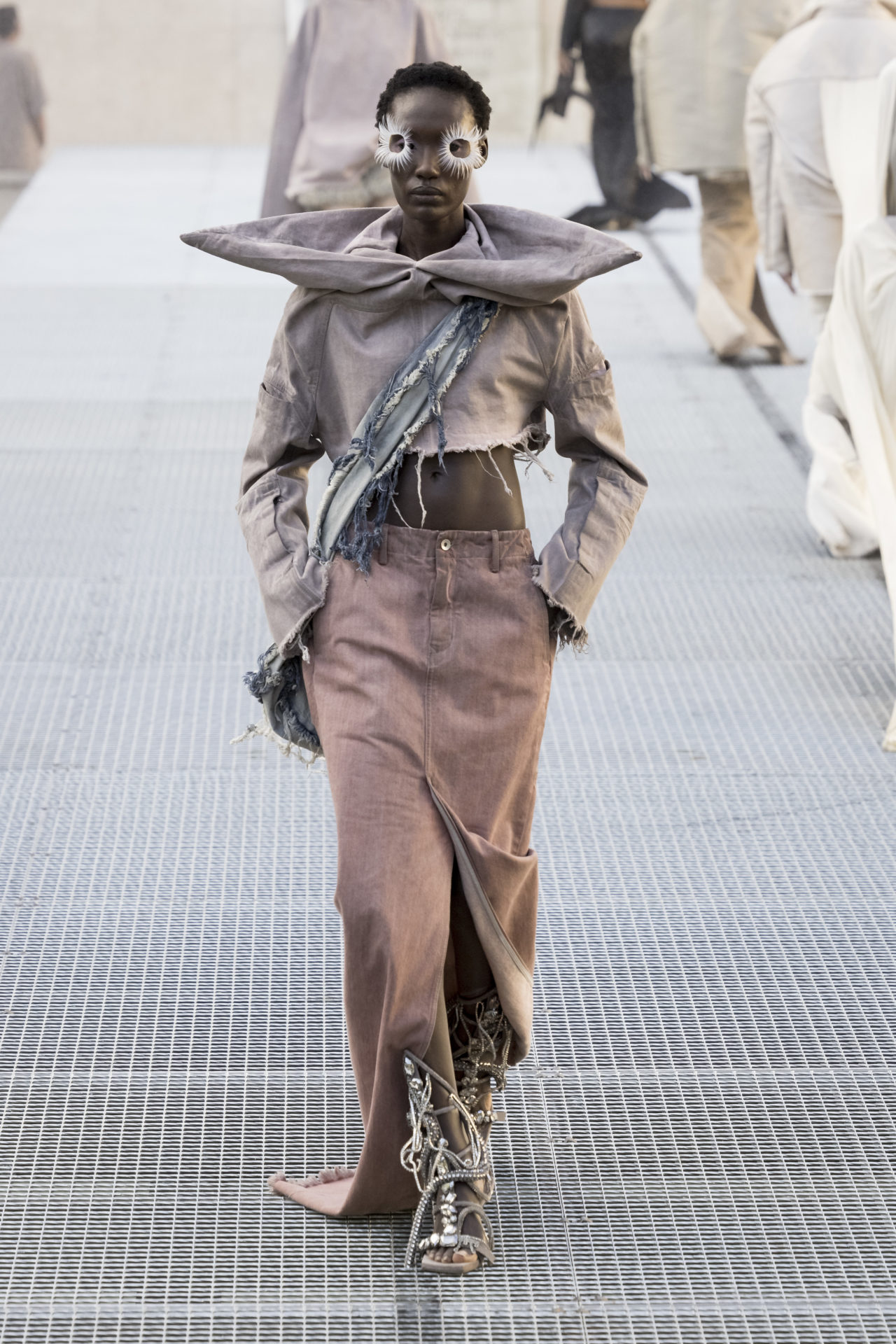 RICK OWENS SPRING/SUMMER 2027: WHO IS THE MUSE NOW? Vanity Teen Model on the runway at the Rick Owens fashion show in Paris, Spring Summer 2027 Ready To Wear Fashion Week, Runway Look #038
