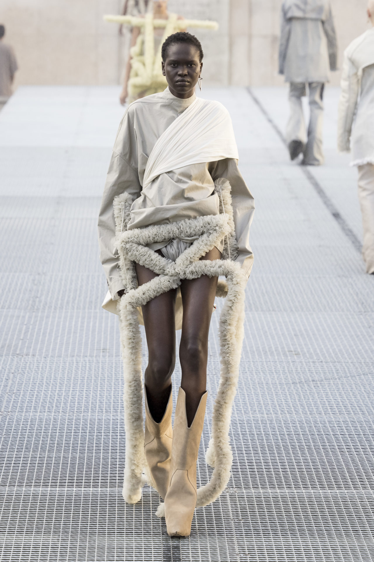 RICK OWENS SPRING/SUMMER 2027: WHO IS THE MUSE NOW? Vanity Teen Model on the runway at the Rick Owens fashion show in Paris, Spring Summer 2027 Ready To Wear Fashion Week, Runway Look #042