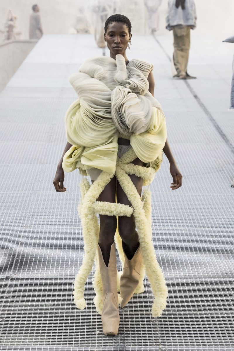 Model on the runway at the Rick Owens fashion show in Paris, Spring Summer 2027 Ready To Wear Fashion Week, Runway Look #048