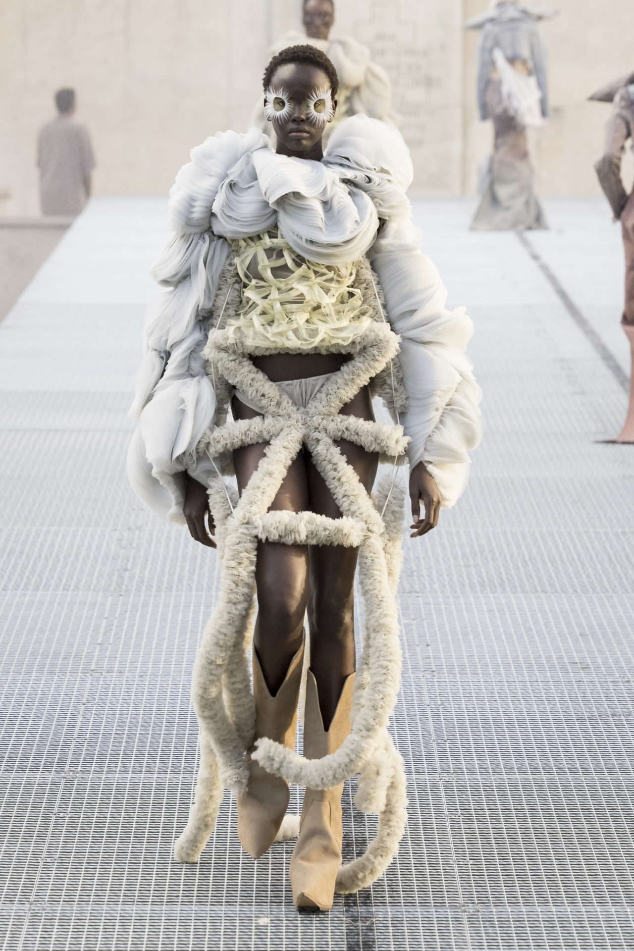 RICK OWENS SPRING/SUMMER 2027: WHO IS THE MUSE NOW? Vanity Teen Model on the runway at the Rick Owens fashion show in Paris, Spring Summer 2027 Ready To Wear Fashion Week, Runway Look #049