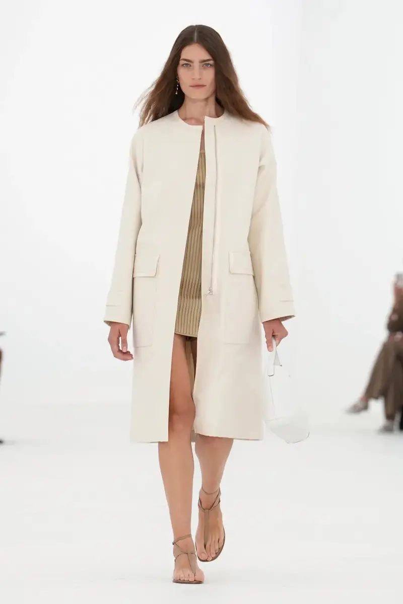 HERMÈS SPRING/SUMMER 2027: CAN A ZIP UNZIP A MAISON? Vanity Teen HERMÈS SPRING/SUMMER 2027: CAN A ZIP UNZIP A MAISON? HERMÈS SPRING/SUMMER 2027: CAN A ZIP UNZIP A MAISON? Vanity Teen