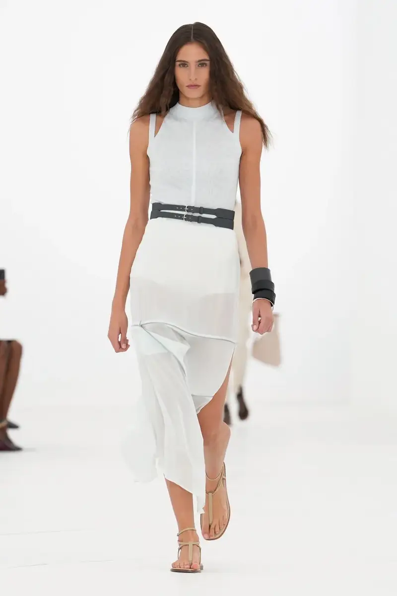 HERMÈS SPRING/SUMMER 2027: CAN A ZIP UNZIP A MAISON? Vanity Teen HERMÈS SPRING/SUMMER 2027: CAN A ZIP UNZIP A MAISON? HERMÈS SPRING/SUMMER 2027: CAN A ZIP UNZIP A MAISON? Vanity Teen