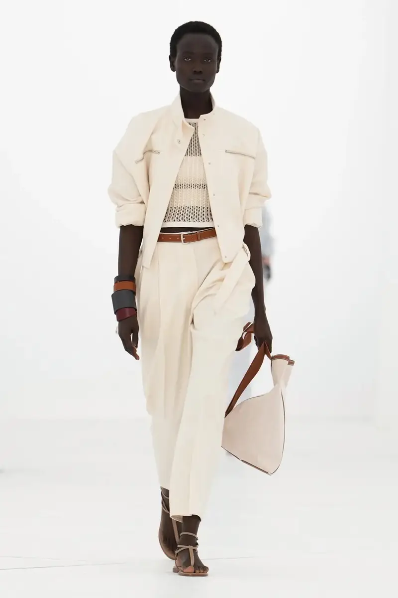 HERMÈS SPRING/SUMMER 2027: CAN A ZIP UNZIP A MAISON? Vanity Teen HERMÈS SPRING/SUMMER 2027: CAN A ZIP UNZIP A MAISON? HERMÈS SPRING/SUMMER 2027: CAN A ZIP UNZIP A MAISON? Vanity Teen