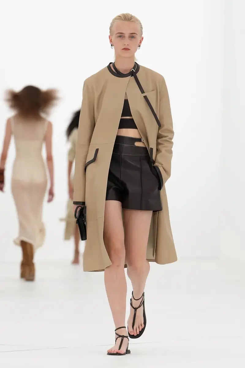 HERMÈS SPRING/SUMMER 2027: CAN A ZIP UNZIP A MAISON? Vanity Teen HERMÈS SPRING/SUMMER 2027: CAN A ZIP UNZIP A MAISON? HERMÈS SPRING/SUMMER 2027: CAN A ZIP UNZIP A MAISON? Vanity Teen