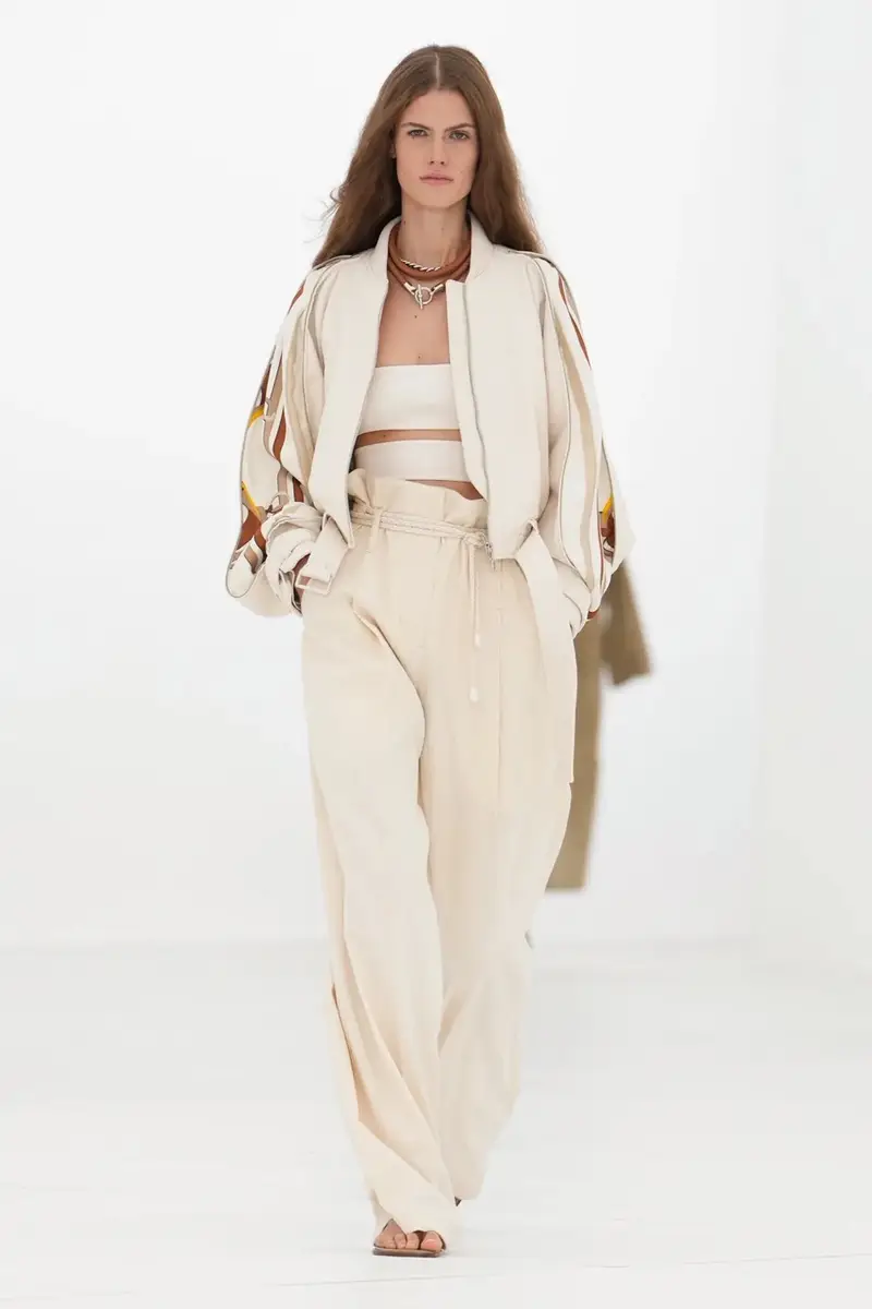 HERMÈS SPRING/SUMMER 2027: CAN A ZIP UNZIP A MAISON? Vanity Teen HERMÈS SPRING/SUMMER 2027: CAN A ZIP UNZIP A MAISON? HERMÈS SPRING/SUMMER 2027: CAN A ZIP UNZIP A MAISON? Vanity Teen