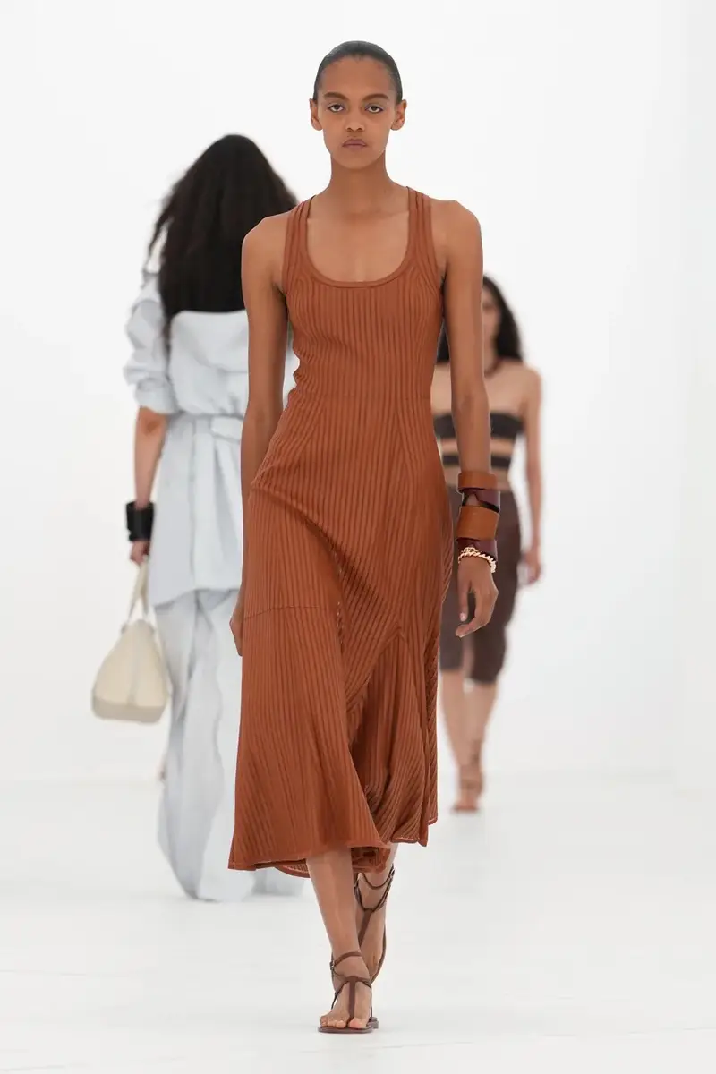 HERMÈS SPRING/SUMMER 2027: CAN A ZIP UNZIP A MAISON? Vanity Teen HERMÈS SPRING/SUMMER 2027: CAN A ZIP UNZIP A MAISON? HERMÈS SPRING/SUMMER 2027: CAN A ZIP UNZIP A MAISON? Vanity Teen