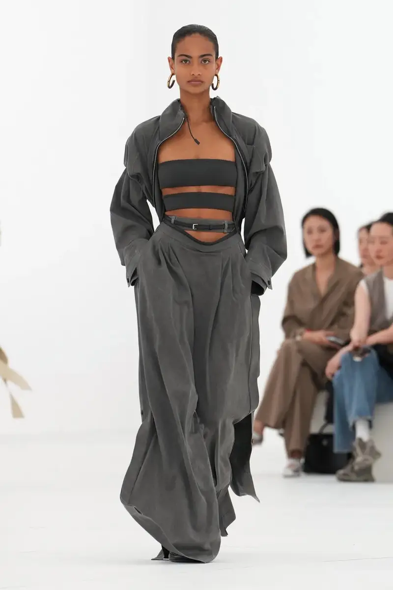 HERMÈS SPRING/SUMMER 2027: CAN A ZIP UNZIP A MAISON? Vanity Teen HERMÈS SPRING/SUMMER 2027: CAN A ZIP UNZIP A MAISON? HERMÈS SPRING/SUMMER 2027: CAN A ZIP UNZIP A MAISON? Vanity Teen