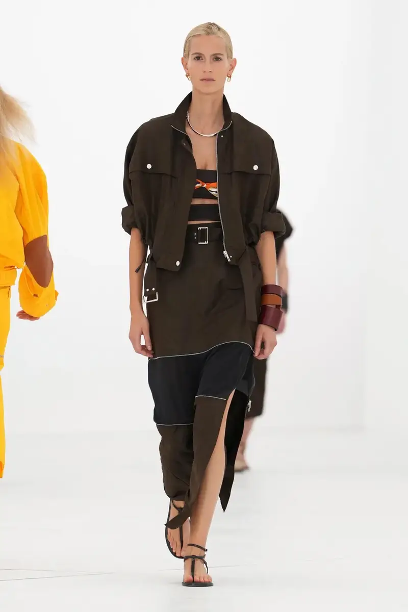 HERMÈS SPRING/SUMMER 2027: CAN A ZIP UNZIP A MAISON? Vanity Teen HERMÈS SPRING/SUMMER 2027: CAN A ZIP UNZIP A MAISON? HERMÈS SPRING/SUMMER 2027: CAN A ZIP UNZIP A MAISON? Vanity Teen