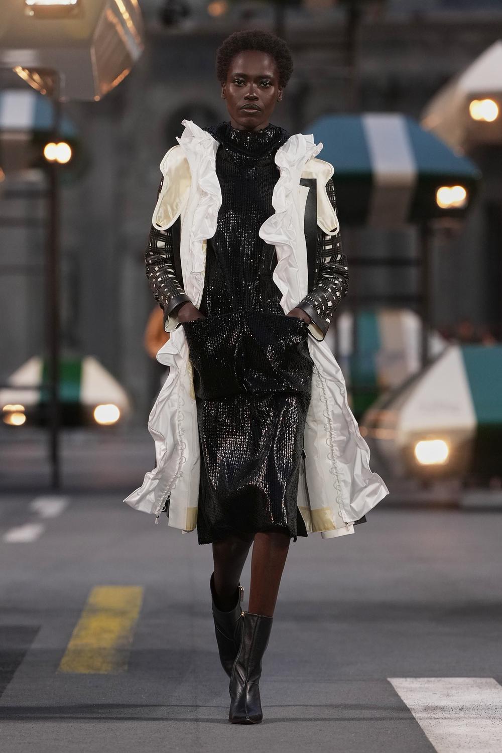 Louis Vuitton Spring Summer 27: The Future Has Lost Its Weight Vanity Teen Louis Vuitton Spring Summer 27: The Future Has Lost Its Weight Louis Vuitton Spring Summer 27: The Future Has Lost Its Weight Vanity Teen