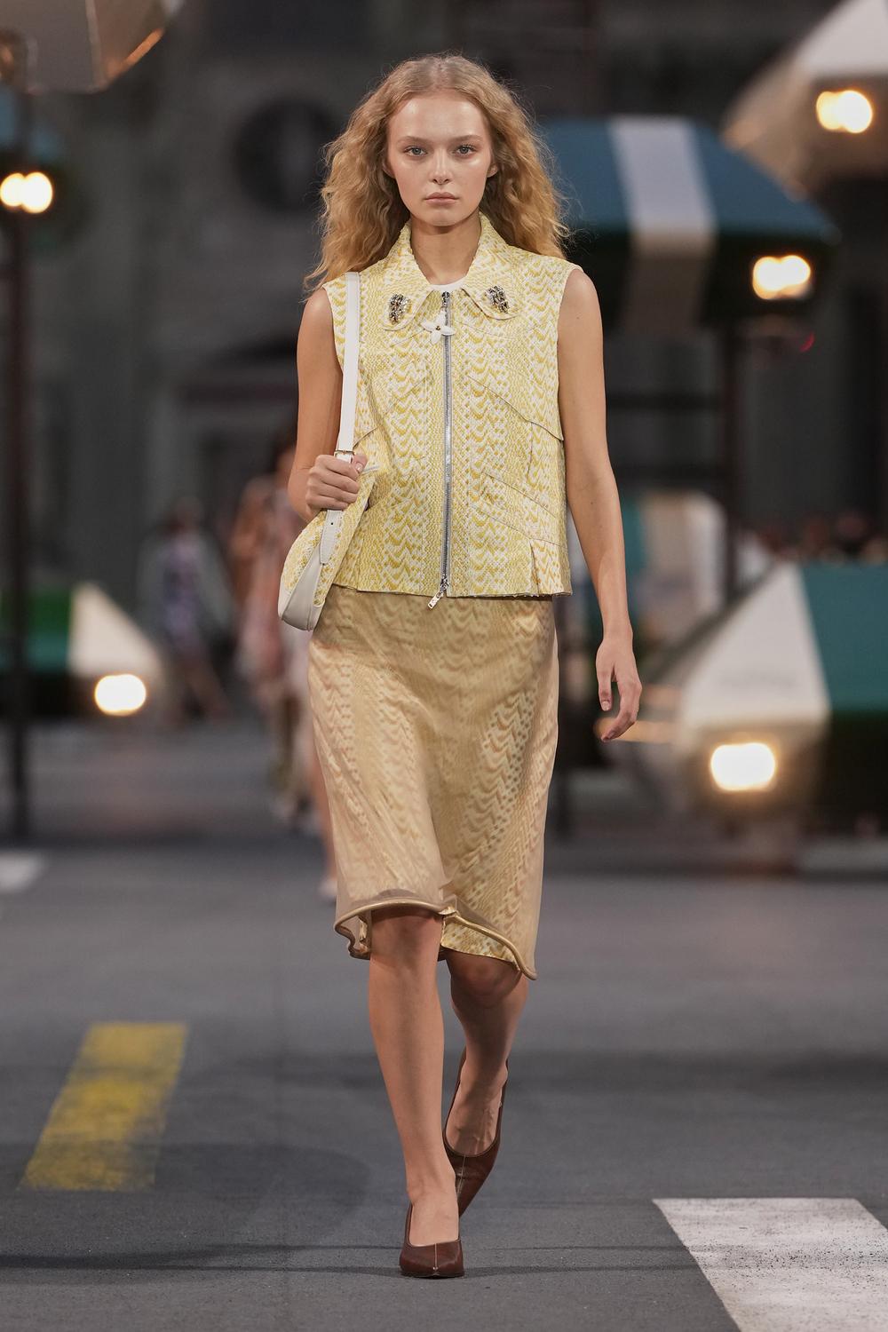Louis Vuitton Spring Summer 27: The Future Has Lost Its Weight Vanity Teen Louis Vuitton Spring Summer 27: The Future Has Lost Its Weight Louis Vuitton Spring Summer 27: The Future Has Lost Its Weight Vanity Teen