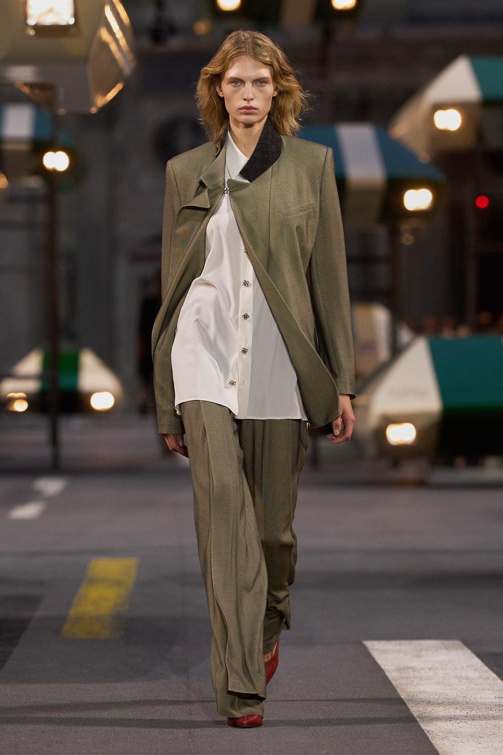 Louis Vuitton Spring Summer 27: The Future Has Lost Its Weight Vanity Teen Louis Vuitton Spring Summer 27: The Future Has Lost Its Weight Louis Vuitton Spring Summer 27: The Future Has Lost Its Weight Vanity Teen