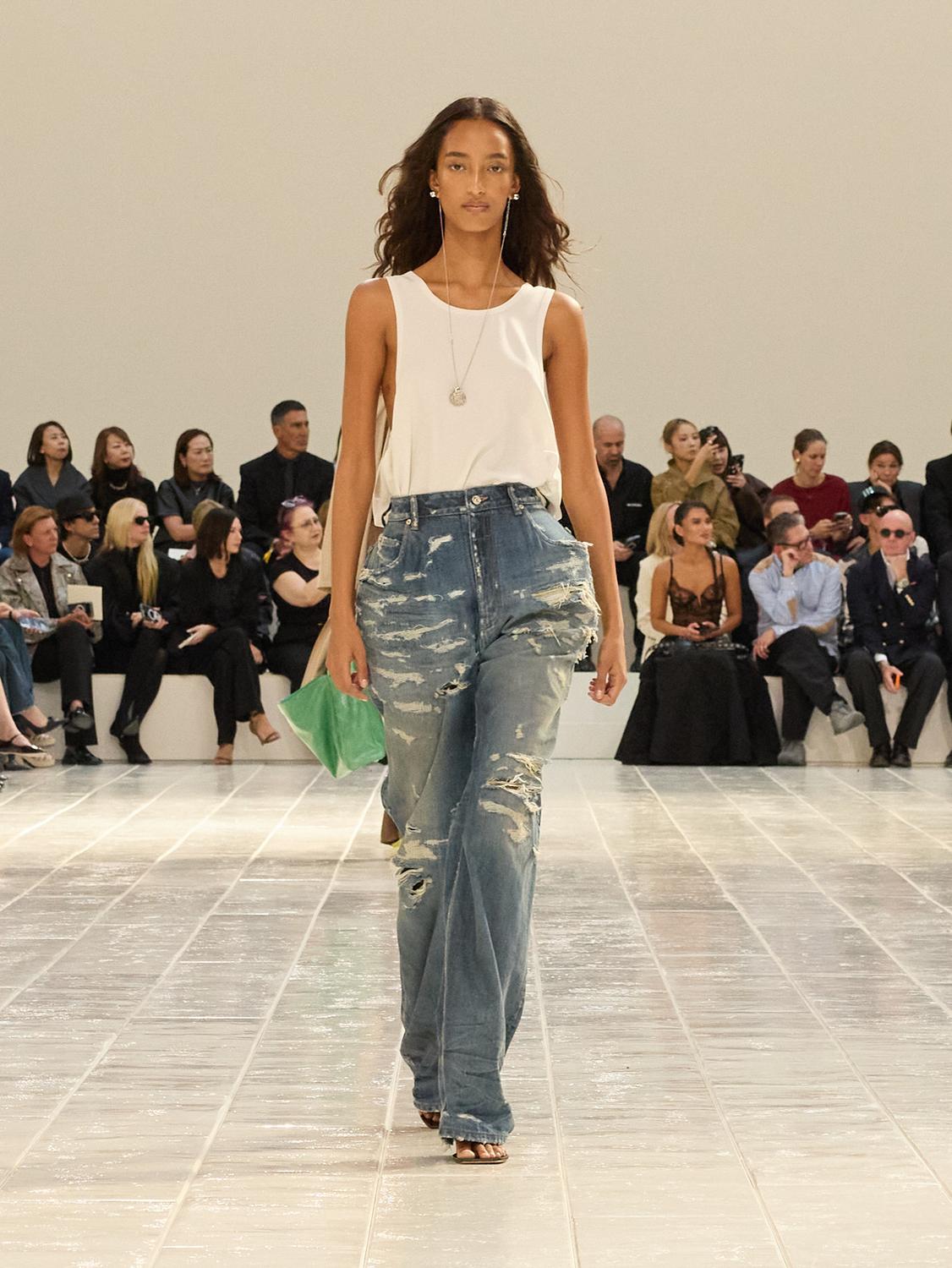 Balenciaga SS27: A Softer Balenciaga, Ready or Not Vanity Teen Balenicaga SS27