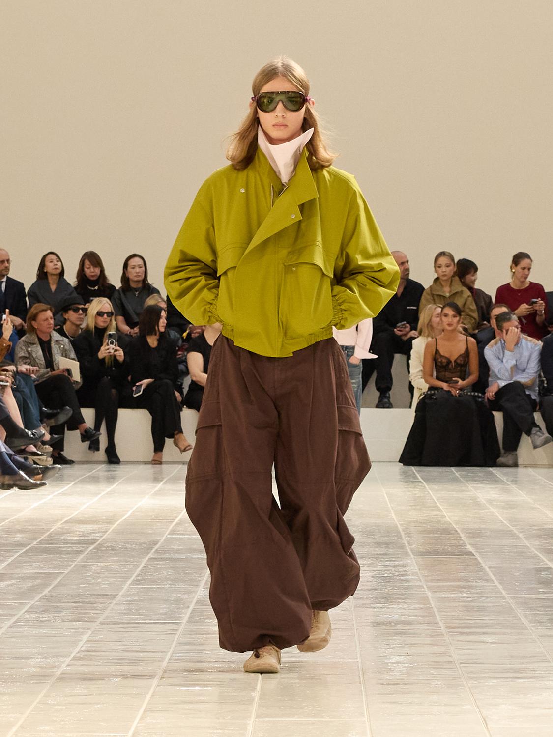 Balenciaga SS27: A Softer Balenciaga, Ready or Not Vanity Teen Balenicaga SS27