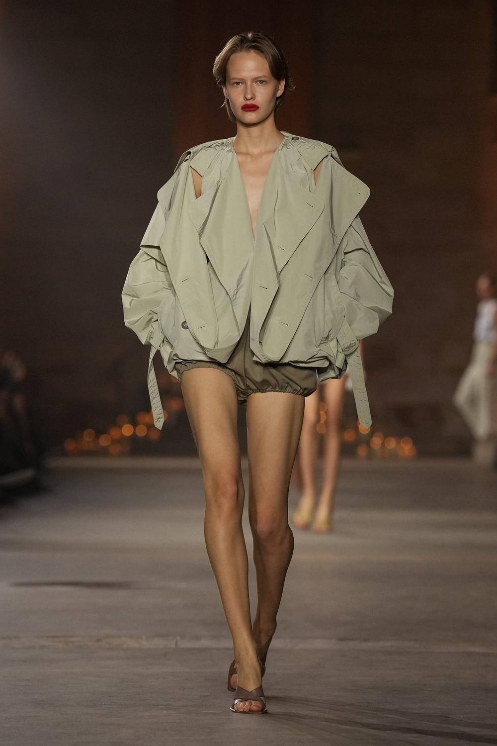 Victoria Beckham SS27 - Is there still room for an evolution? Vanity Teen Victoria Beckham SS27