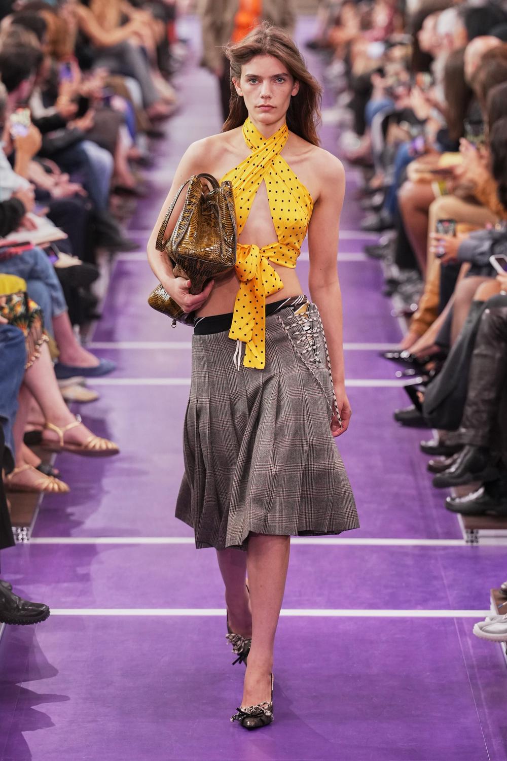Miu Miu SS27: You Don’t Need an Explanation, You Just Feel It Vanity Teen Miu Miu SS27